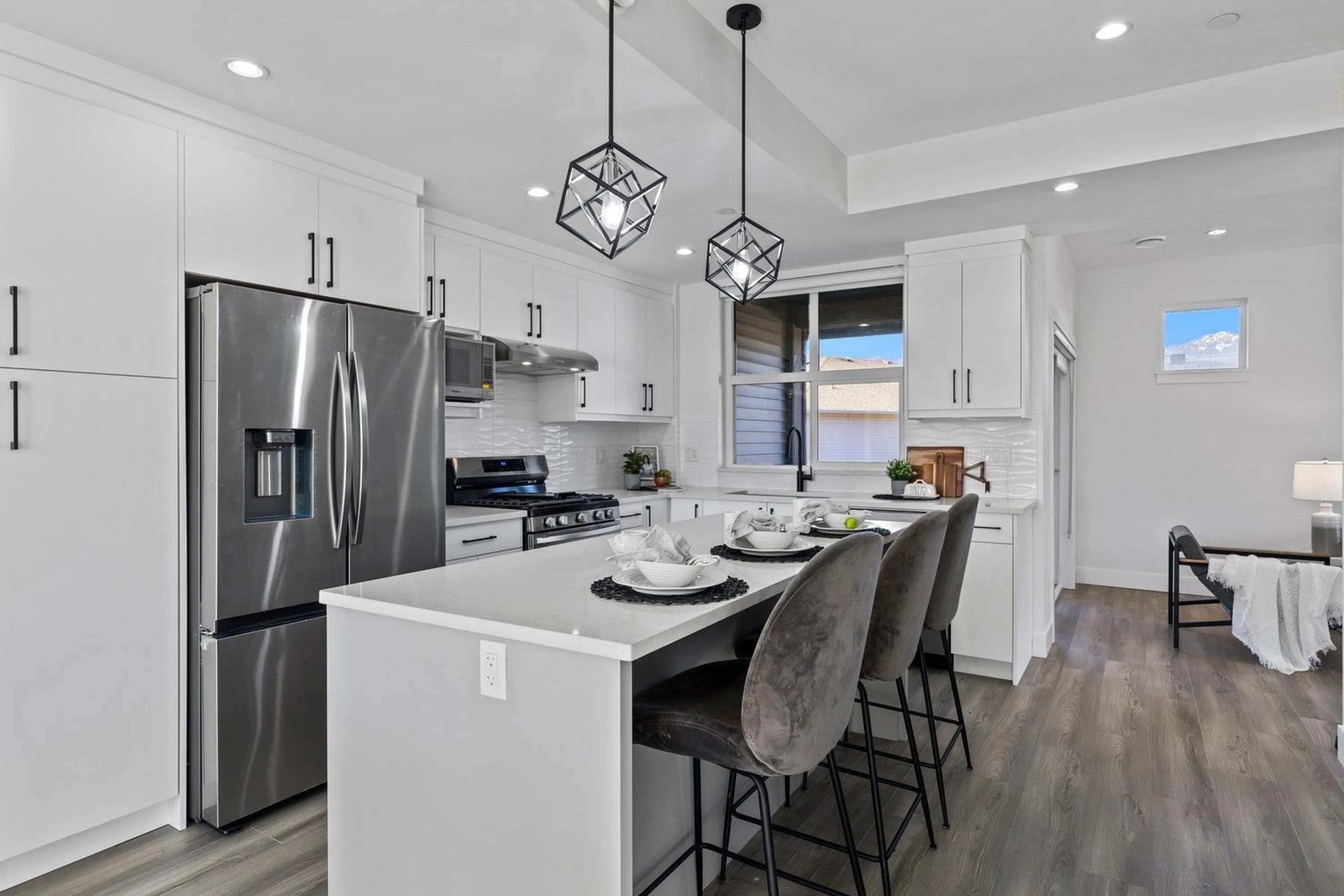 Open concept kitchen, ceramic/tile floor for 5 - 9603 BROADWAY STREET, Chilliwack British Columbia V2P5T7