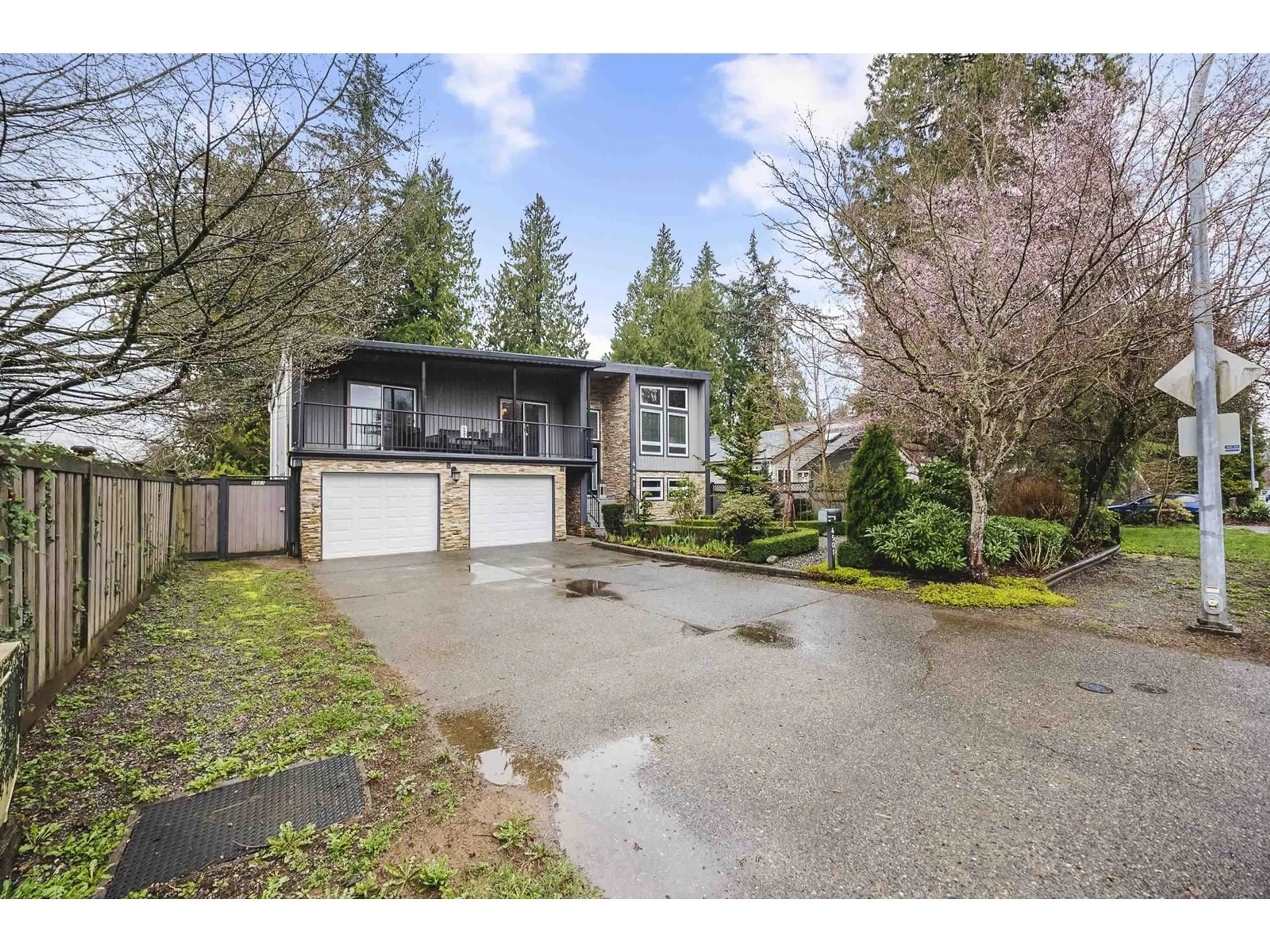 A pic from outside/outdoor area/front of a property/back of a property/a pic from drone, street for 4501 206, Langley British Columbia V3A5V9