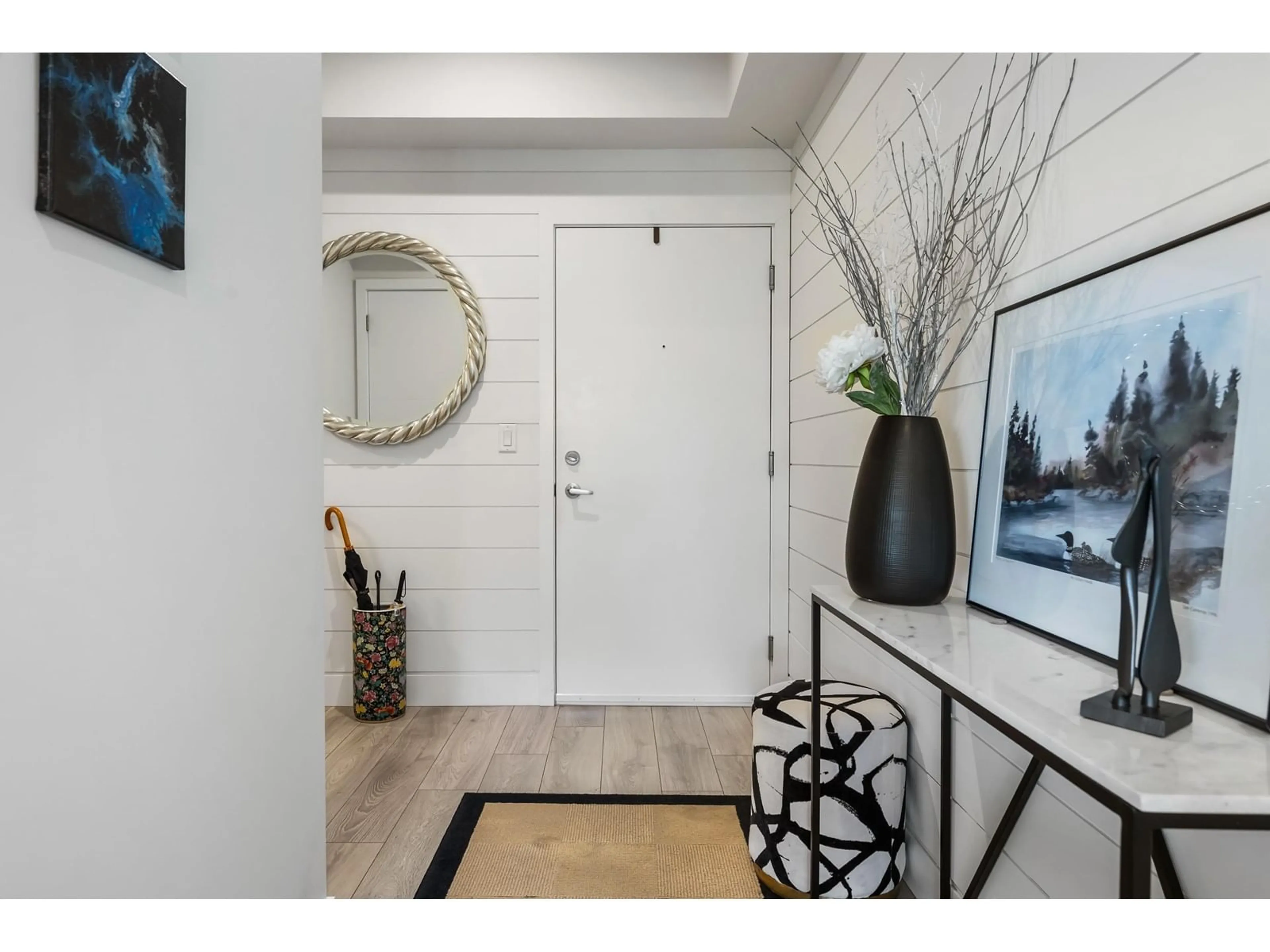Indoor entryway for 502 - 45500 MARKET WAY, Chilliwack British Columbia V2R6G5