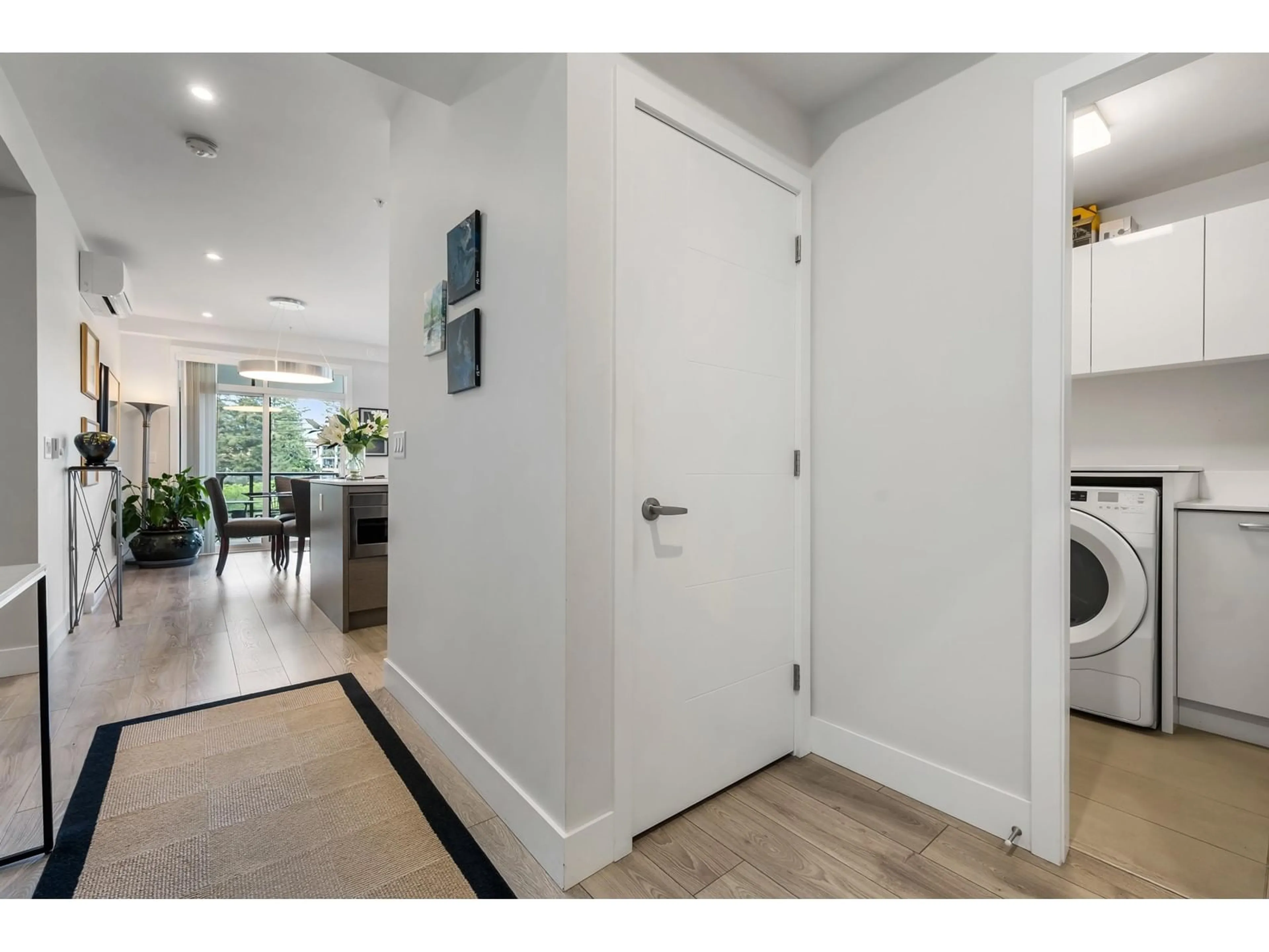 Indoor entryway for 502 - 45500 MARKET WAY, Chilliwack British Columbia V2R6G5