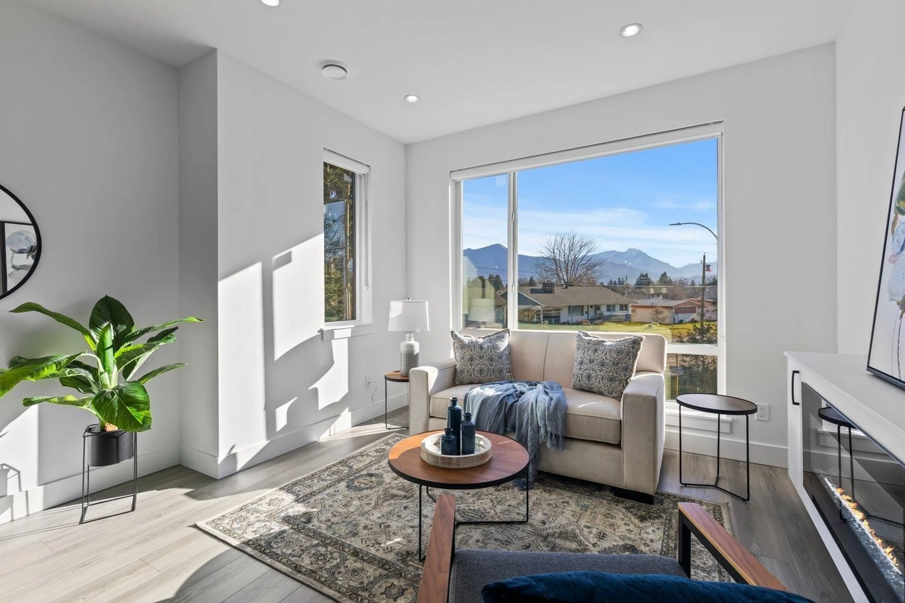 Living room with furniture, ceramic/tile floor for 3 - 9603 BROADWAY STREET, Chilliwack British Columbia V2P5T7