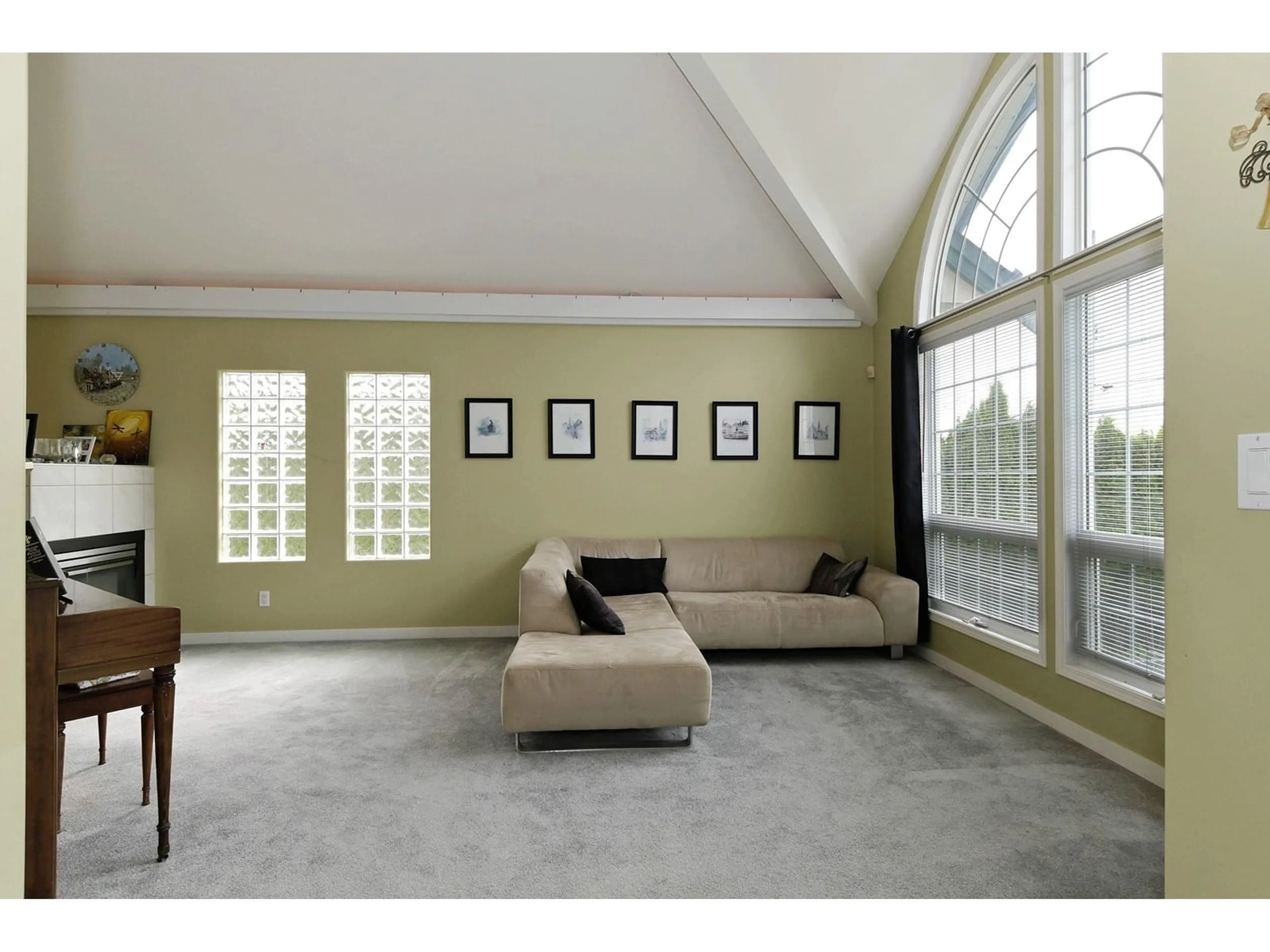 Living room with furniture, unknown for 8164 SUMAC, Mission British Columbia V2V5R6