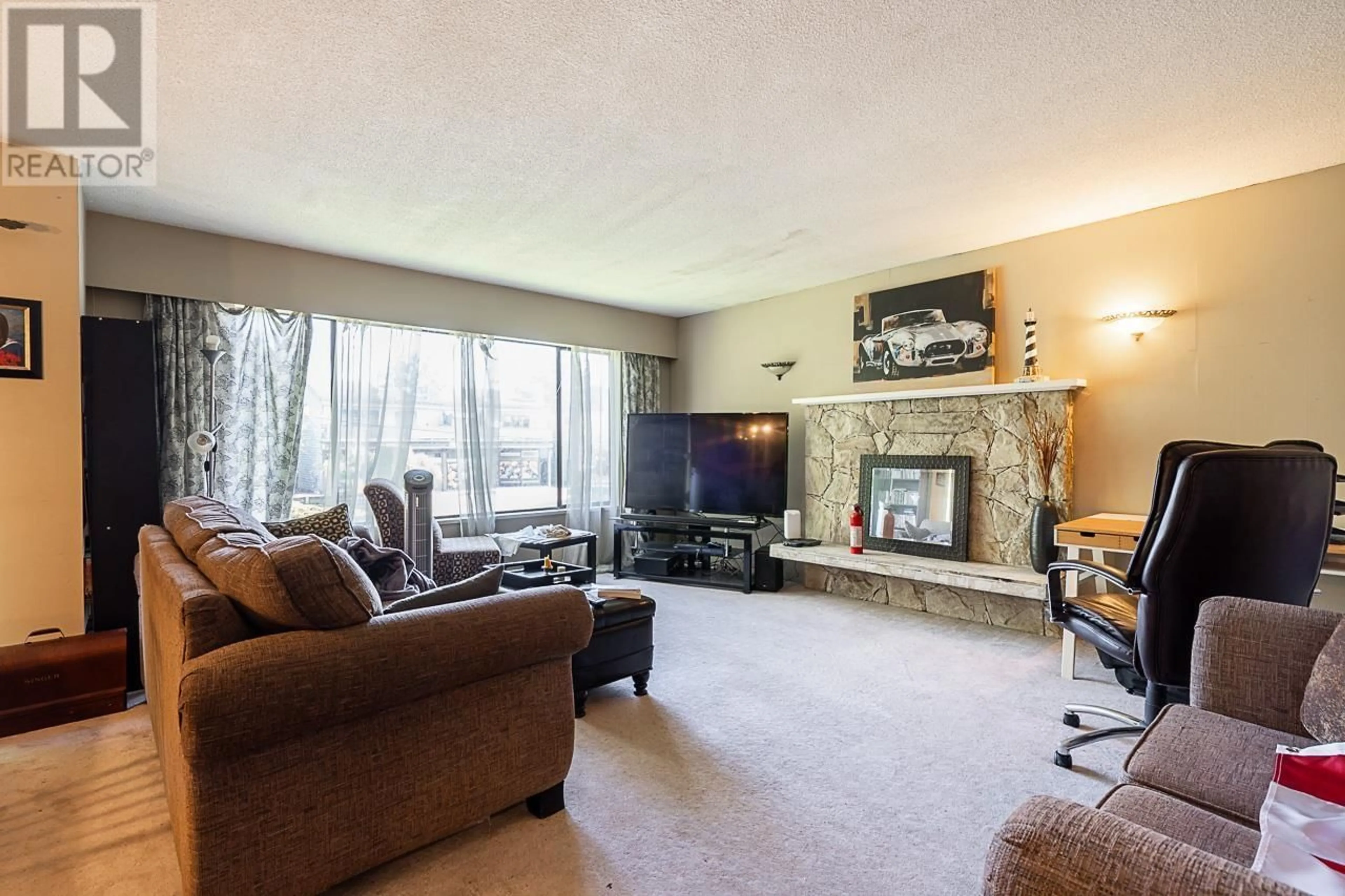 Living room with furniture, unknown for 11820 KING ROAD, Richmond British Columbia V7A3B6