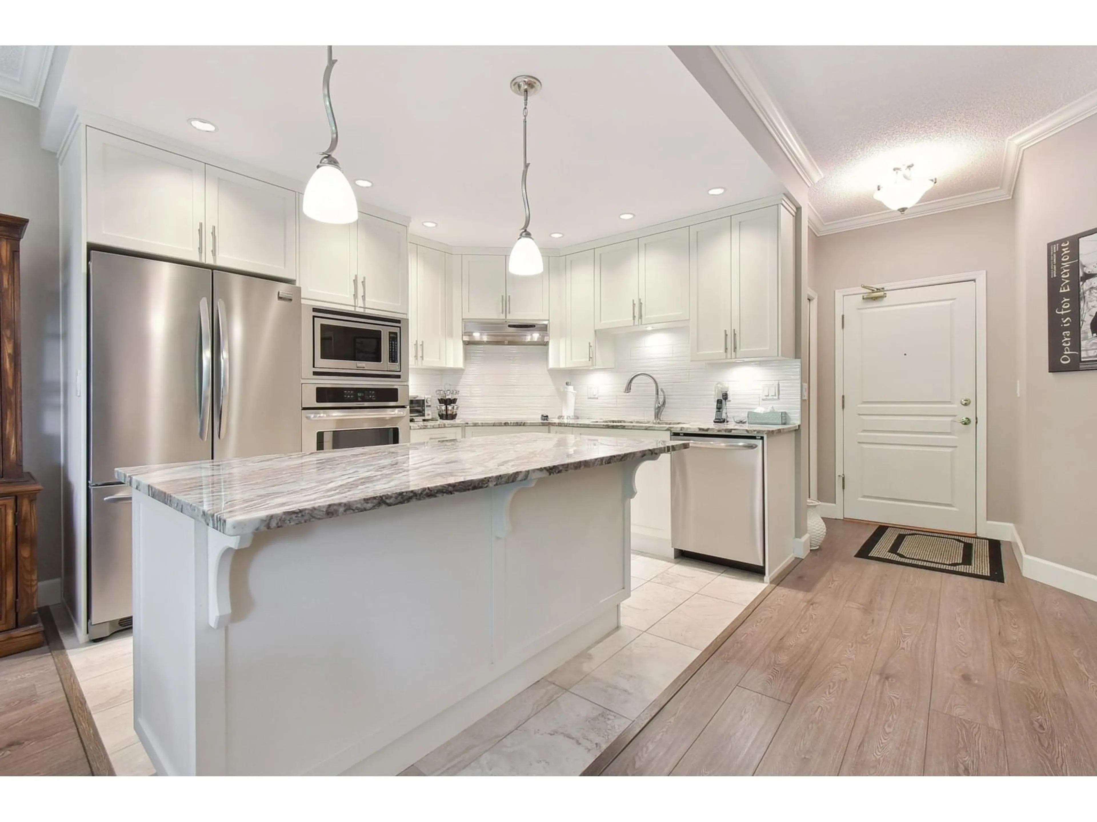 Open concept kitchen, ceramic/tile floor for 305 - 1705 MARTIN, White Rock British Columbia V4A9T5