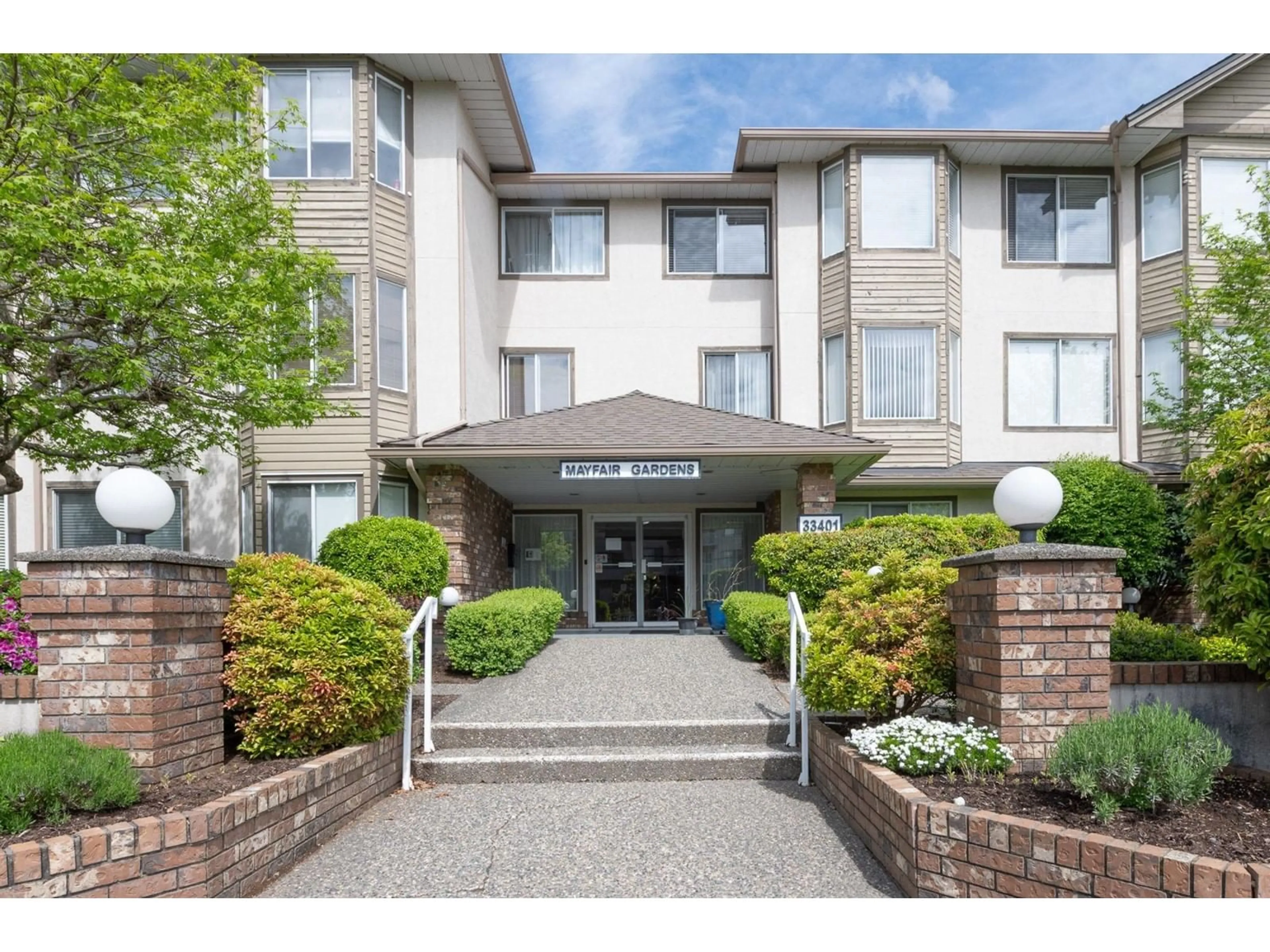 Indoor foyer for 304 - 33401 MAYFAIR, Abbotsford British Columbia V2S6Z2