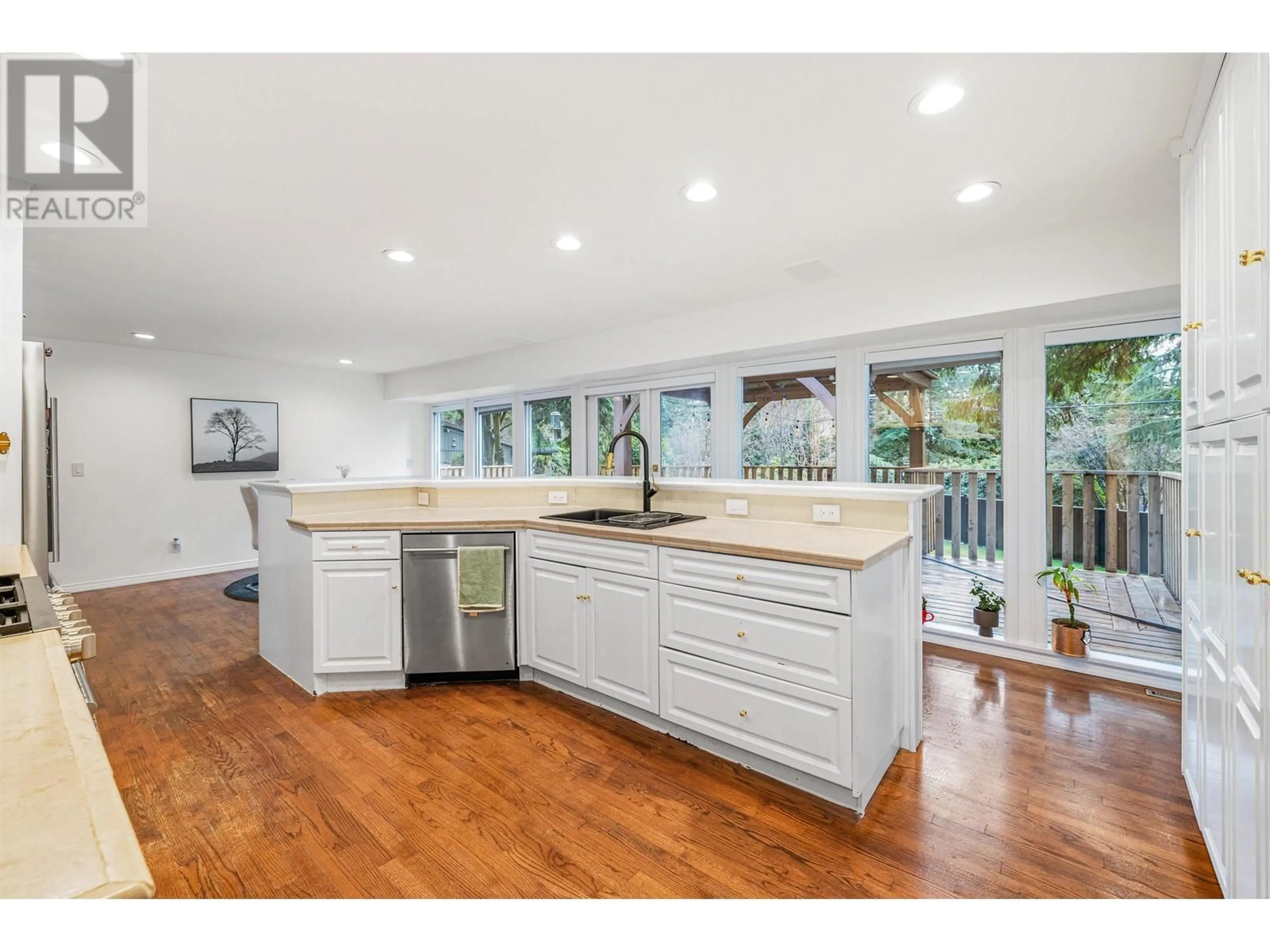 Open concept kitchen, unknown for 417 HADDEN DRIVE, West Vancouver British Columbia V7S1G1