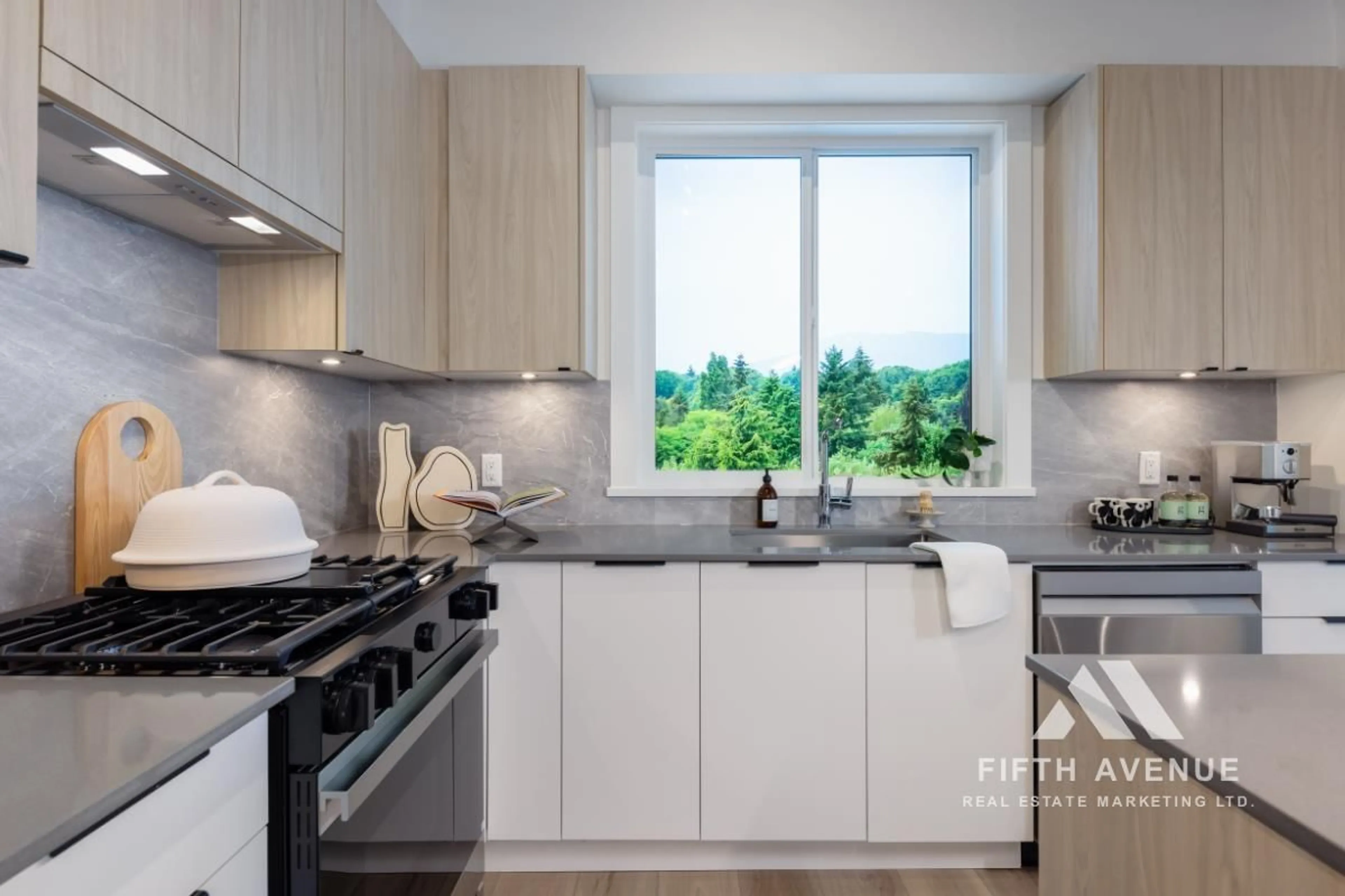 Standard kitchen, unknown for 306 - 30424 CARDINAL, Abbotsford British Columbia N0N0N0