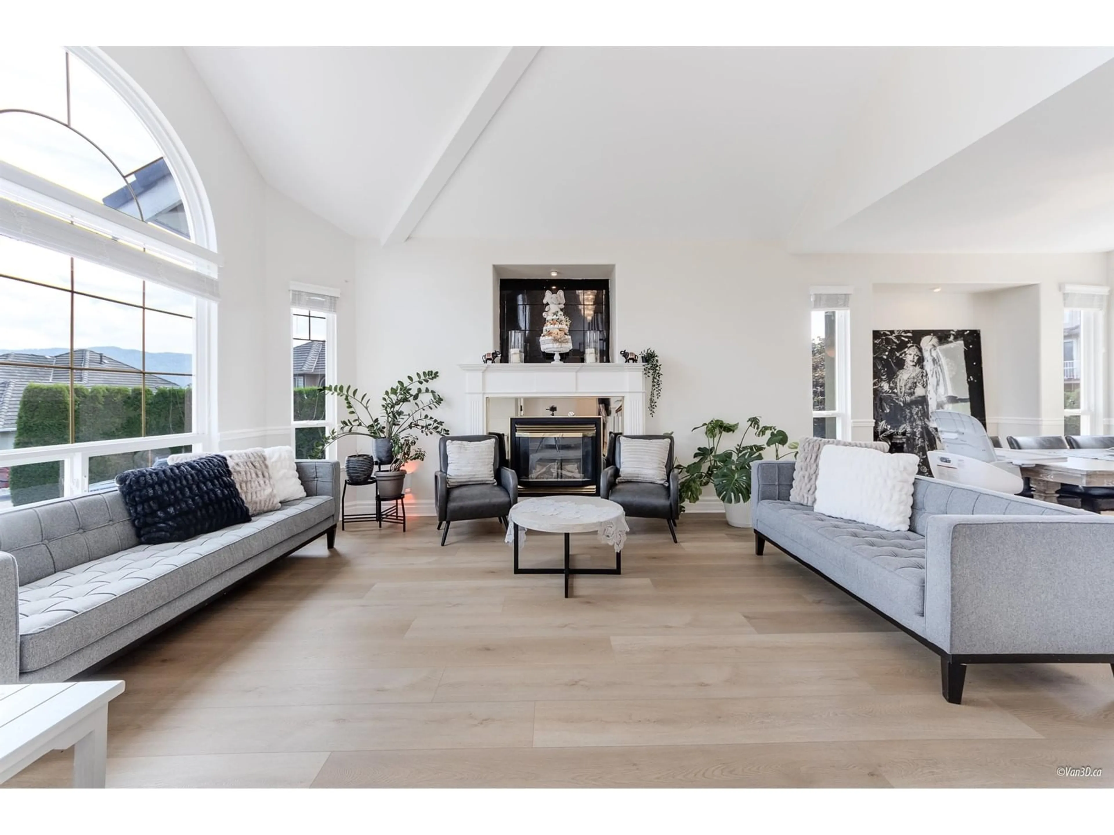 Living room with furniture, wood/laminate floor for 34758 PAKENHAM, Mission British Columbia V2V7A6