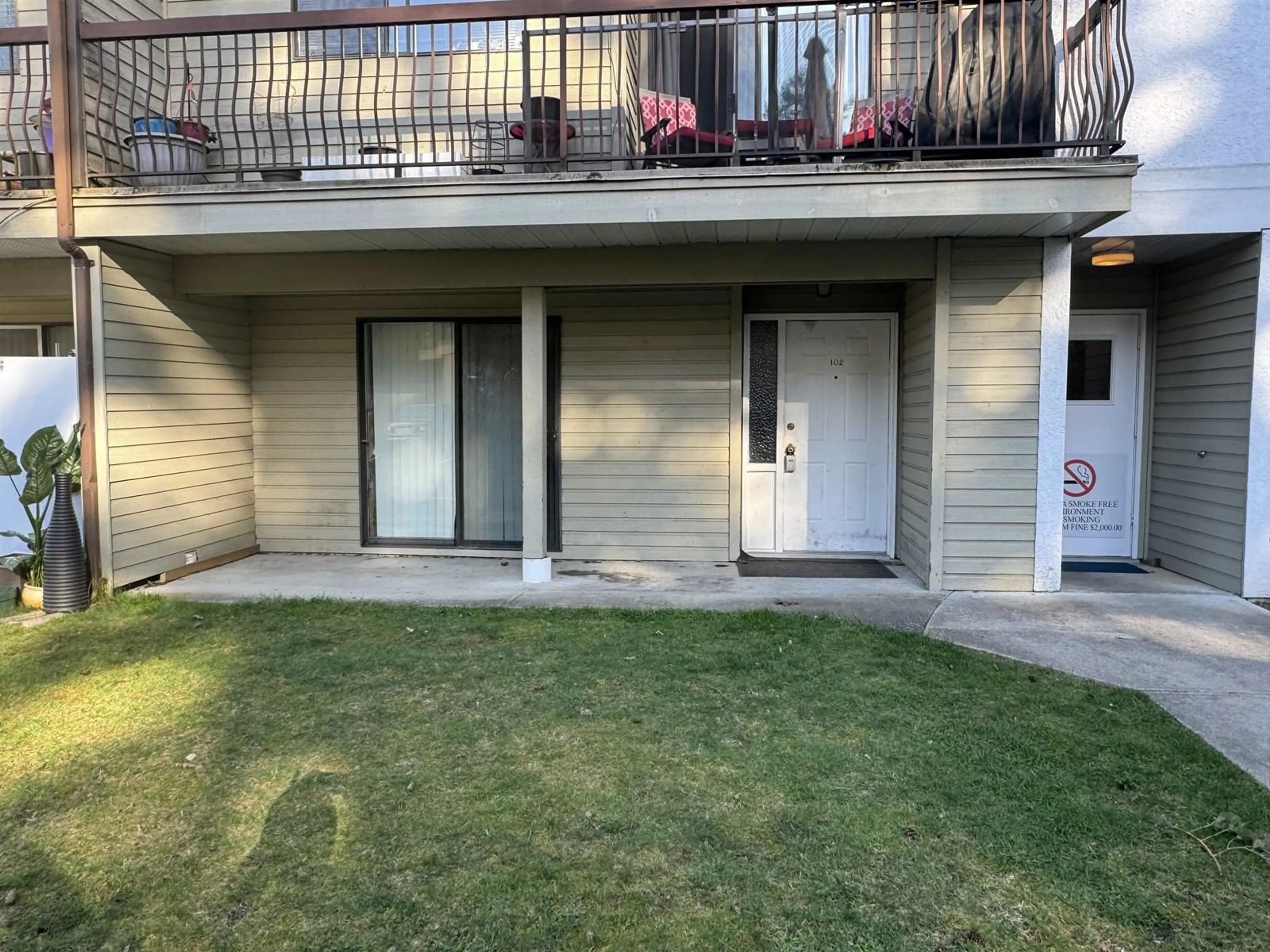 Patio, unknown for 102 - 7090 133B, Surrey British Columbia V3W8A4