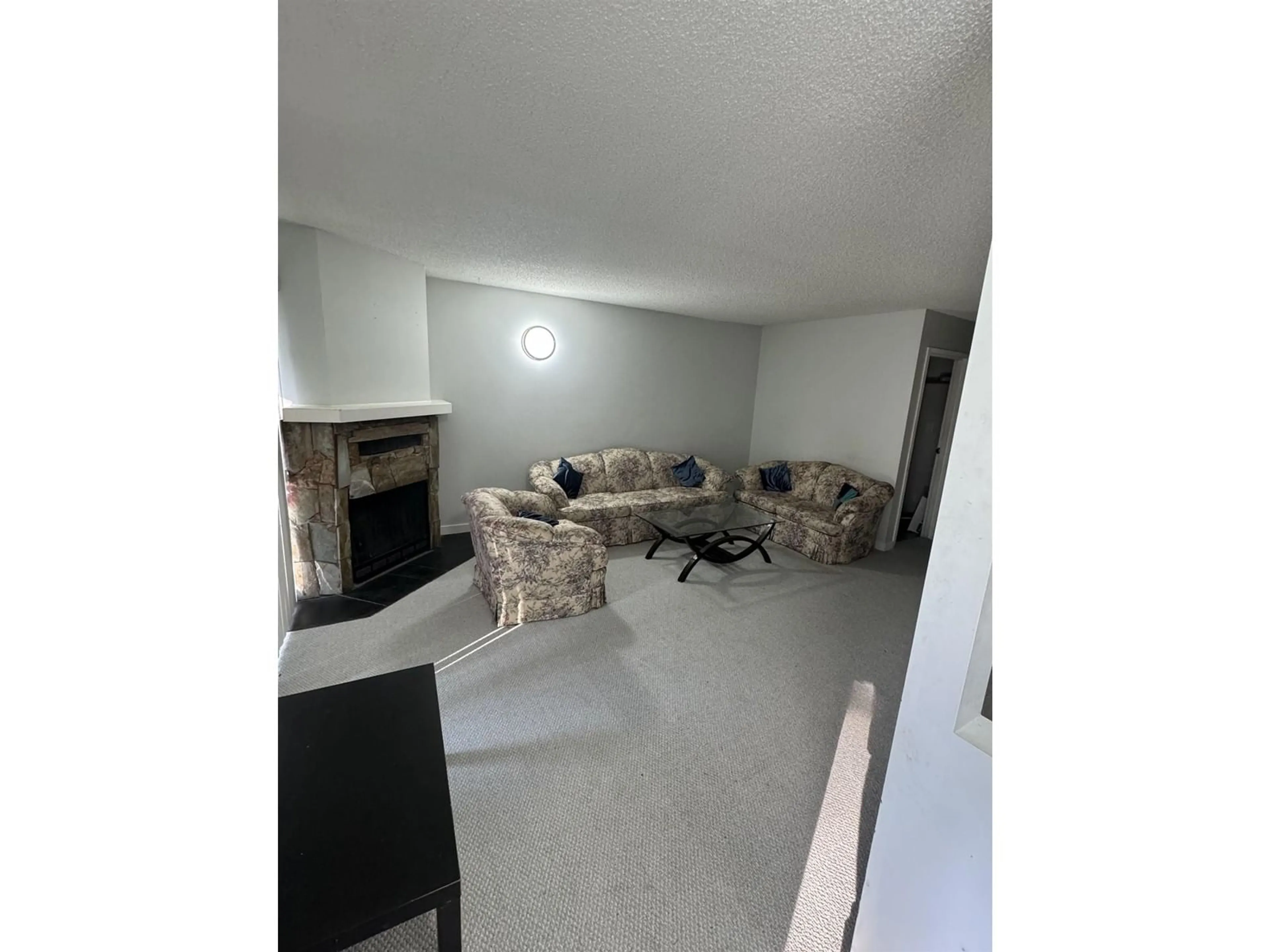 A pic of a room for 102 - 7090 133B, Surrey British Columbia V3W8A4