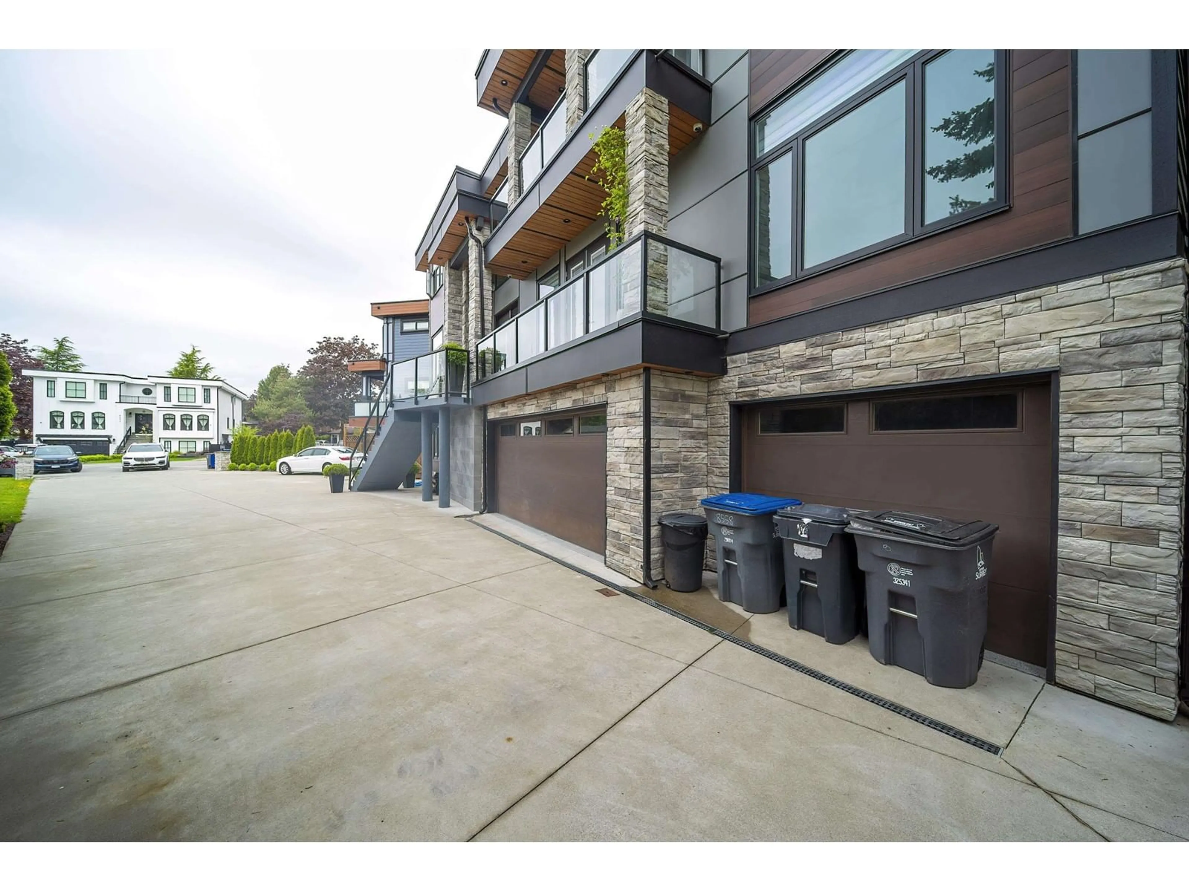 Patio, street for 8558 145A, Surrey British Columbia V3S5T8