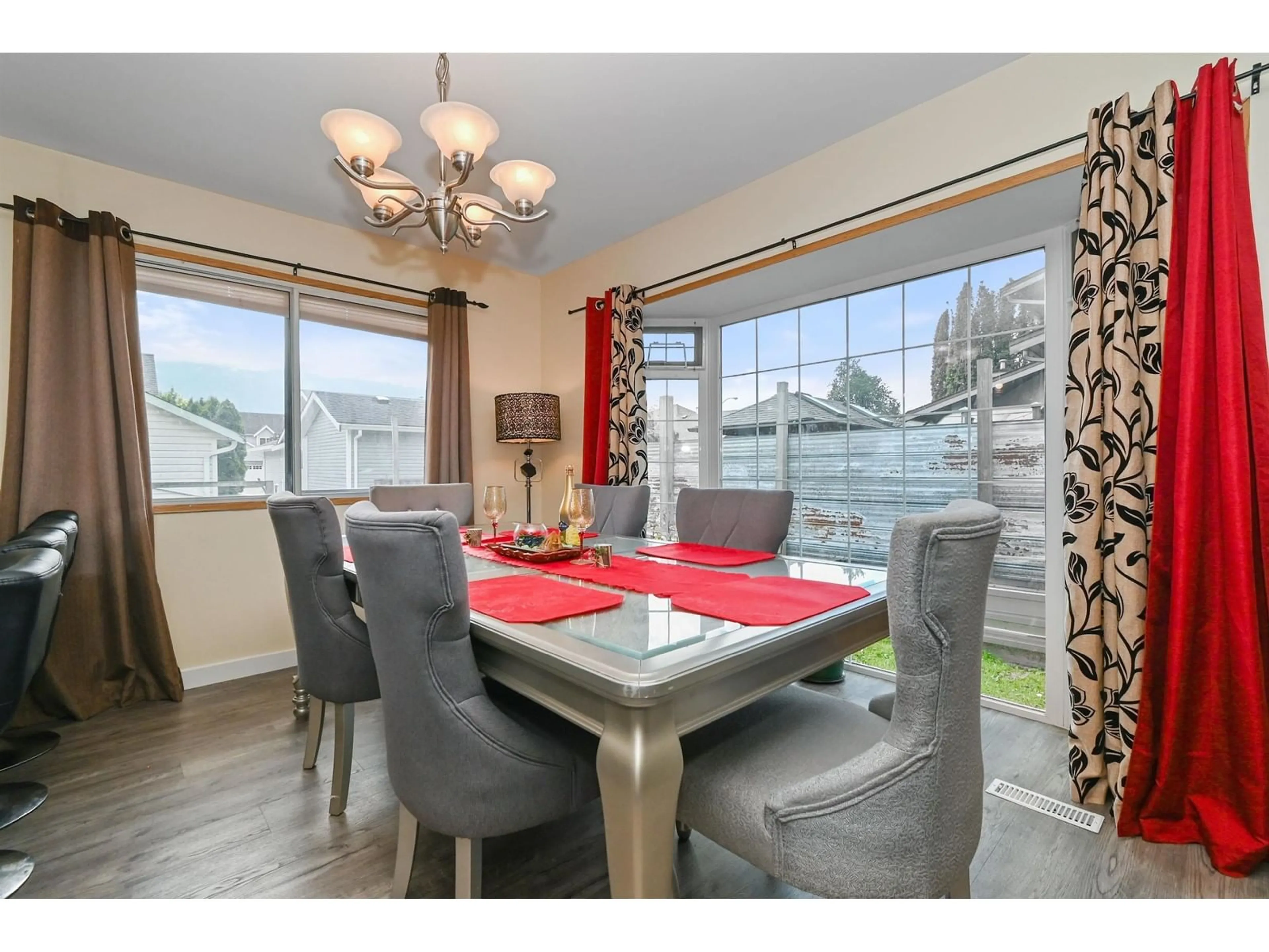 Dining room, wood/laminate floor for 1590 AGASSIZ-ROSEDALE HIGHWAY NO 9, Agassiz British Columbia V0M1A2