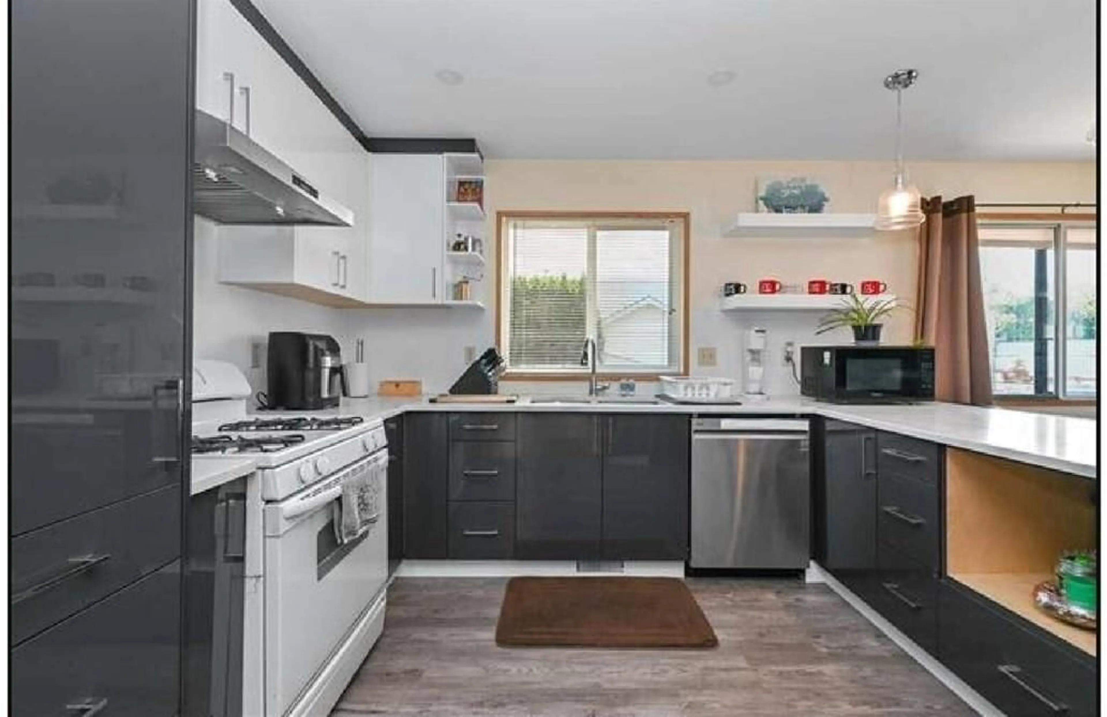 Open concept kitchen, ceramic/tile floor for 1590 AGASSIZ-ROSEDALE HIGHWAY NO 9, Agassiz British Columbia V0M1A2