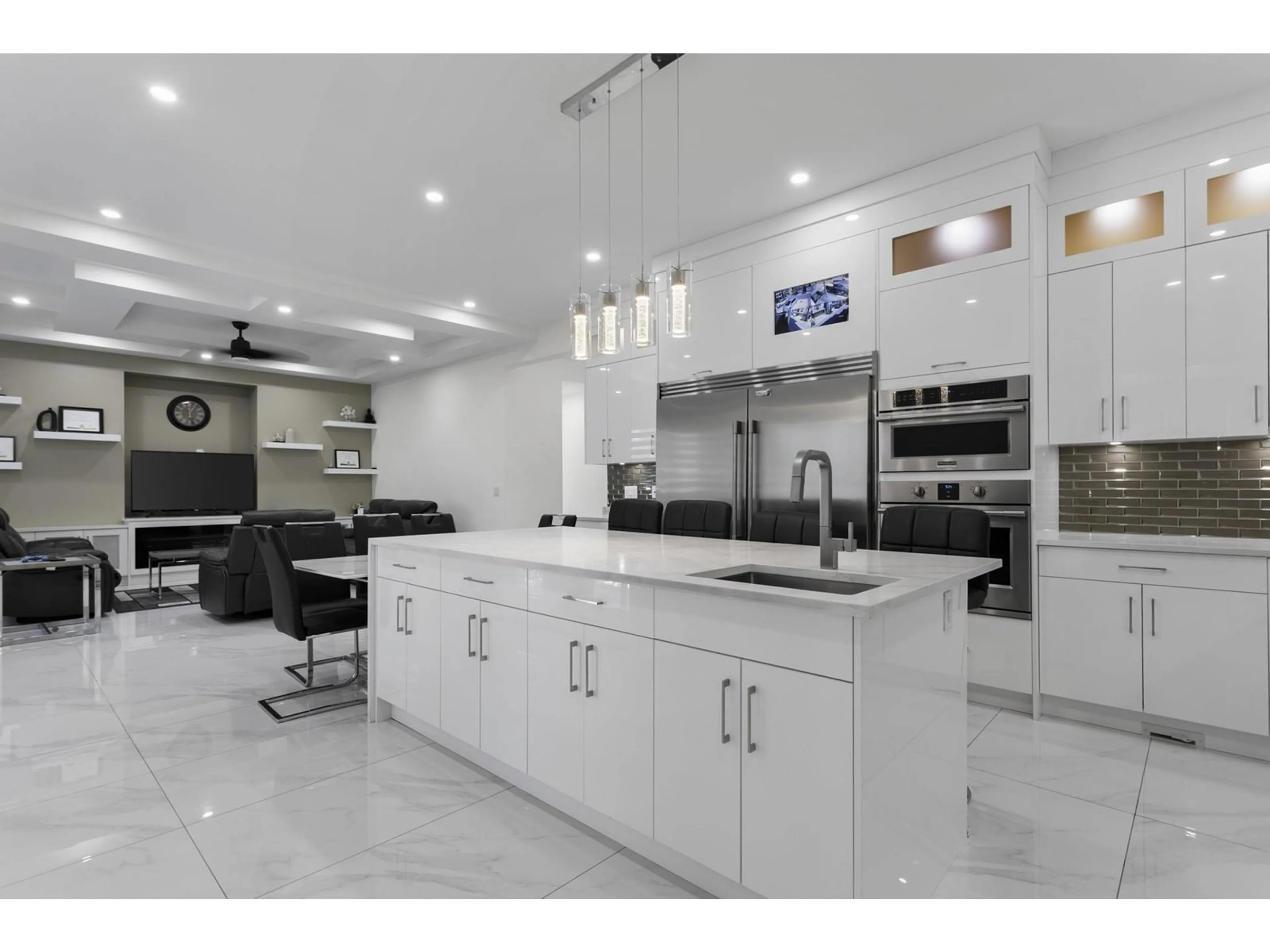 Open concept kitchen, ceramic/tile floor for 19 - 4295 OLD CLAYBURN, Abbotsford British Columbia V3G0G4