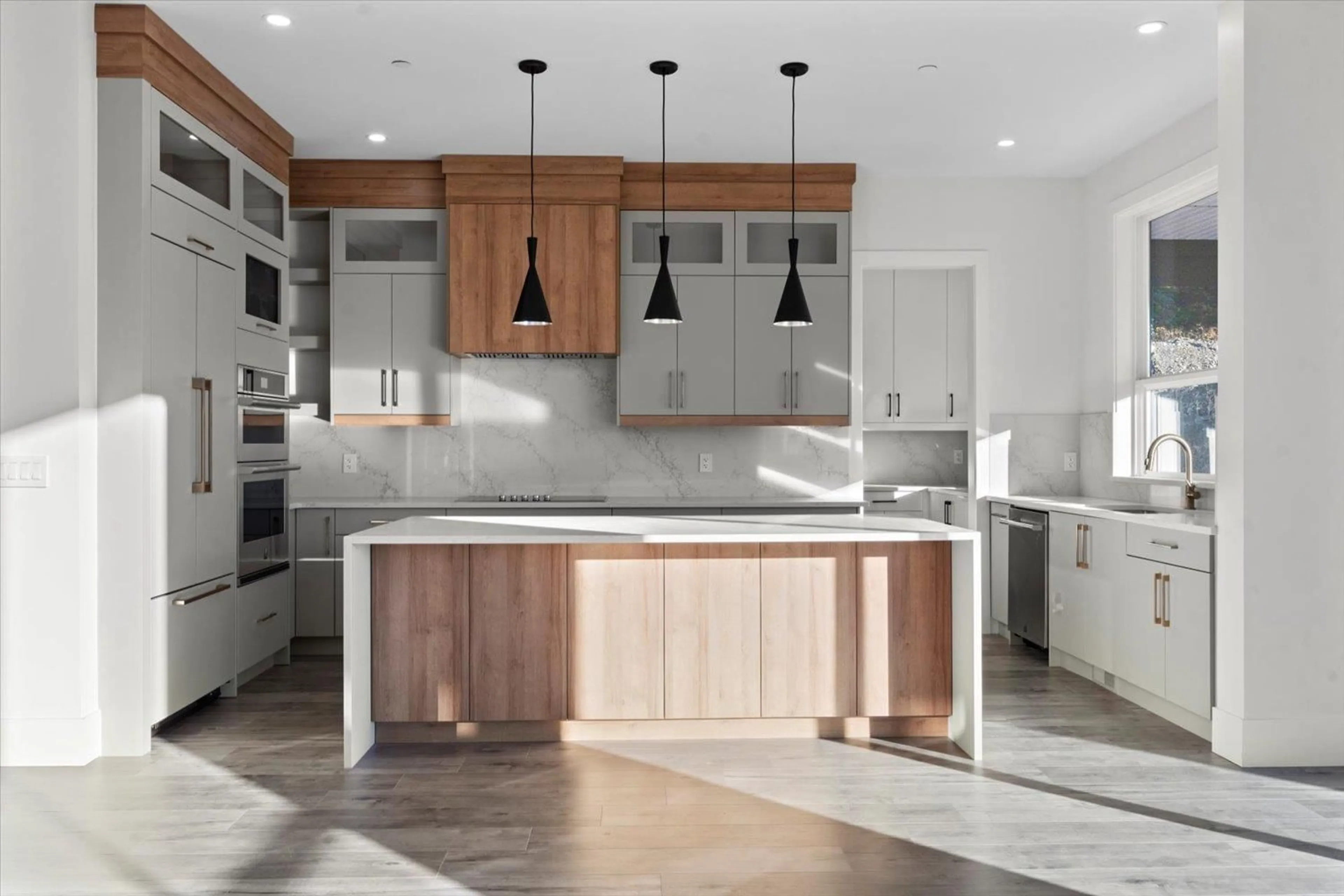 Contemporary kitchen, ceramic/tile floor for 46170 CRESTVIEW DRIVE, Chilliwack British Columbia V2R6G4
