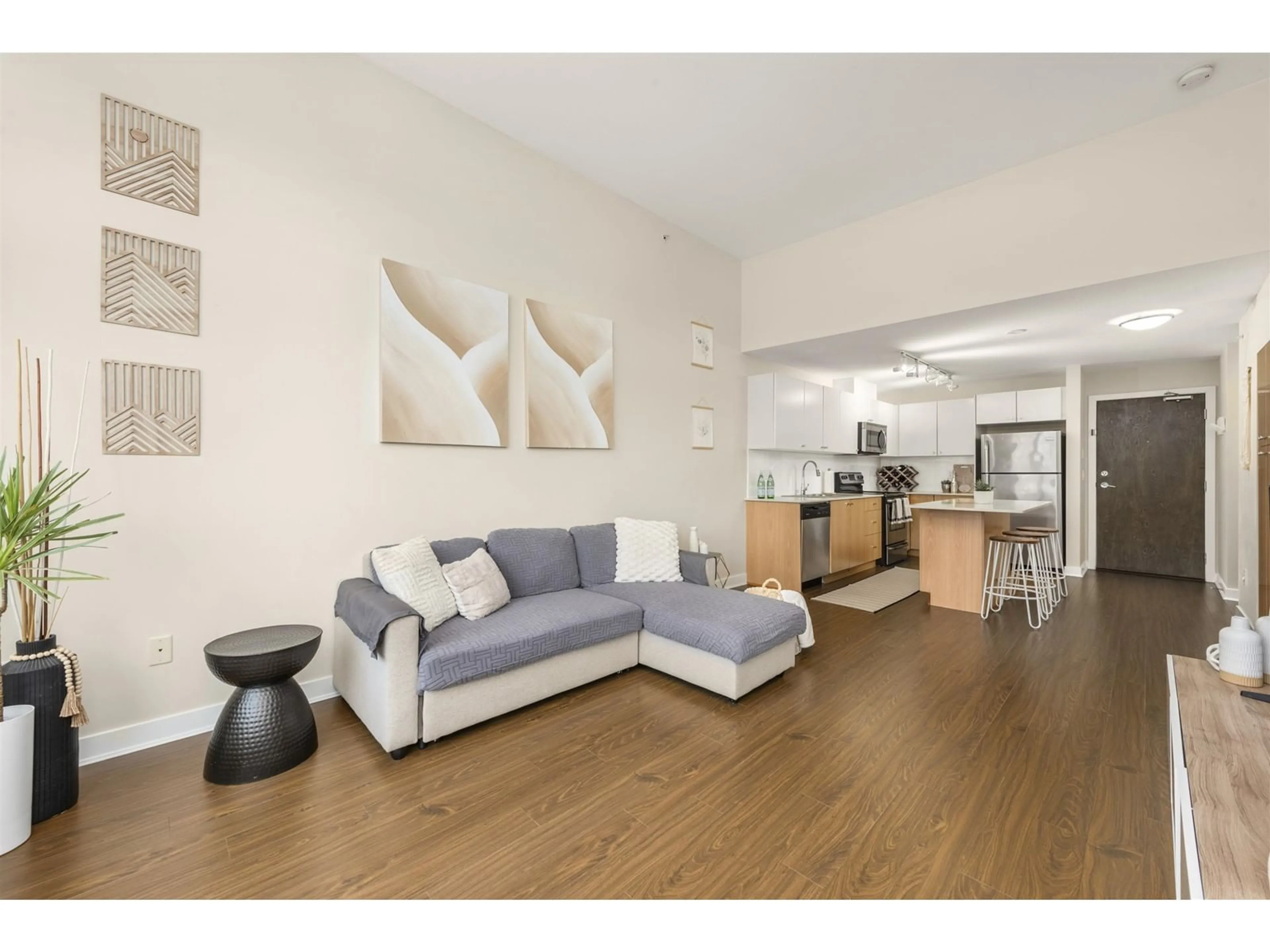 Living room with furniture, unknown for 408 - 13740 75A, Surrey British Columbia V3W0E8