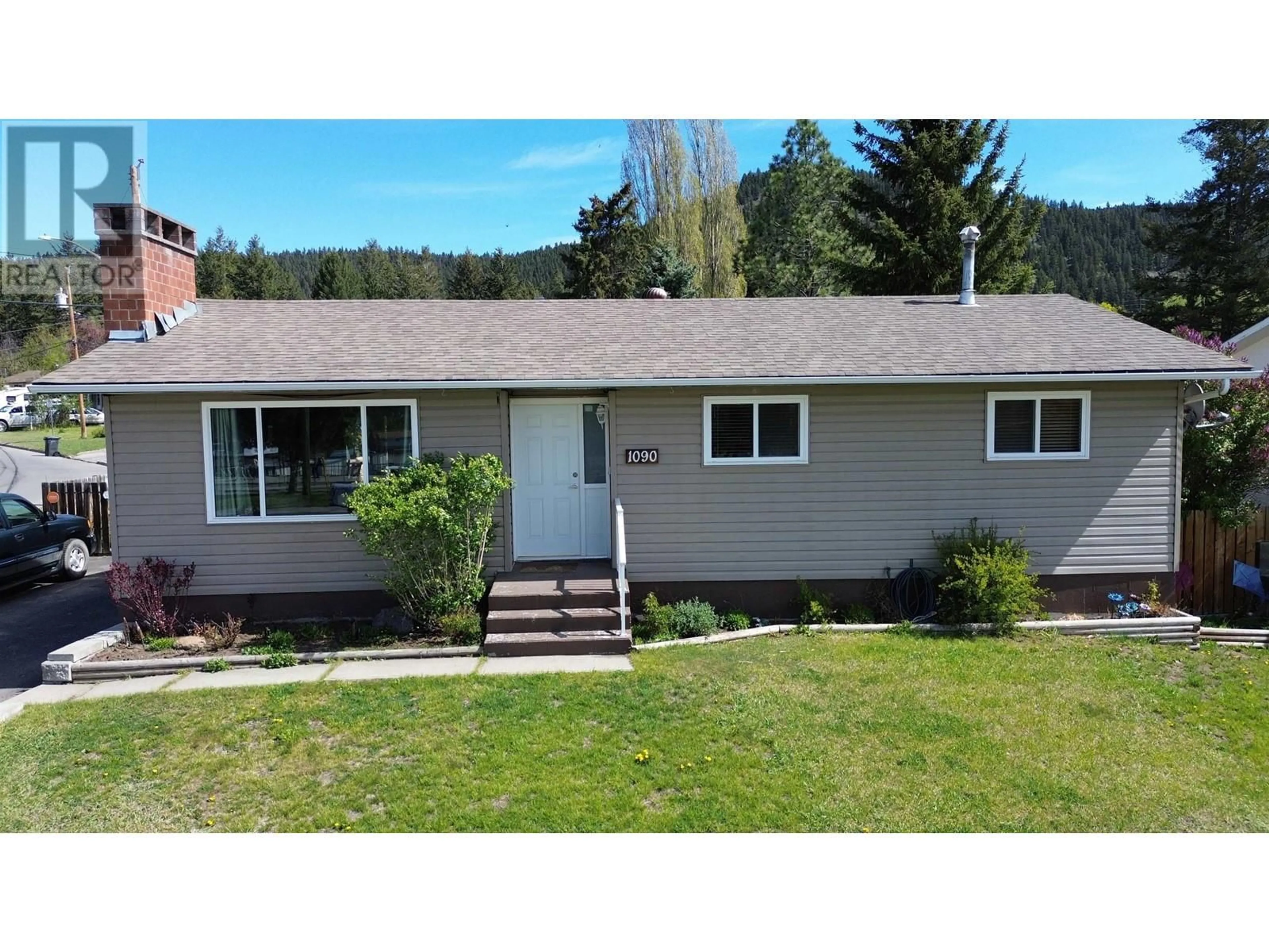 A pic from outside/outdoor area/front of a property/back of a property/a pic from drone, unknown for 1090 WESTERN AVENUE, Williams Lake British Columbia V2G2J6