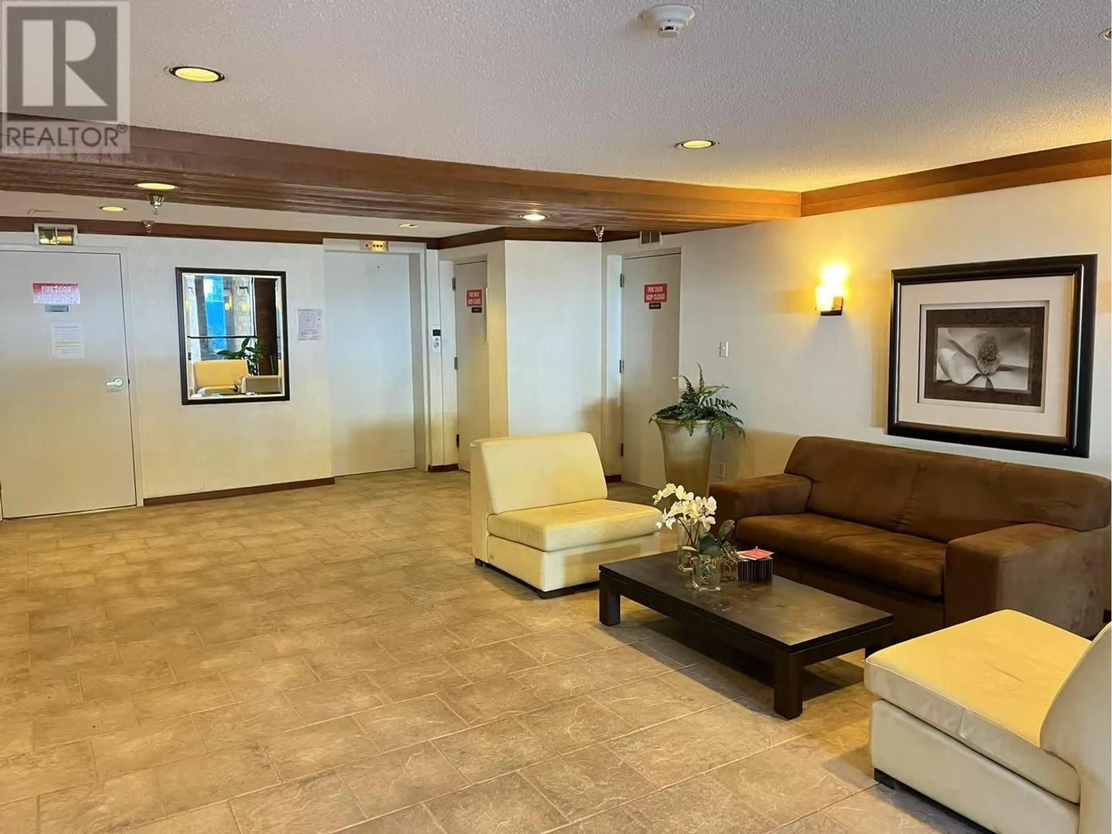 Lobby for 403 - 1340 DUCHESS AVENUE, West Vancouver British Columbia V7T1H6