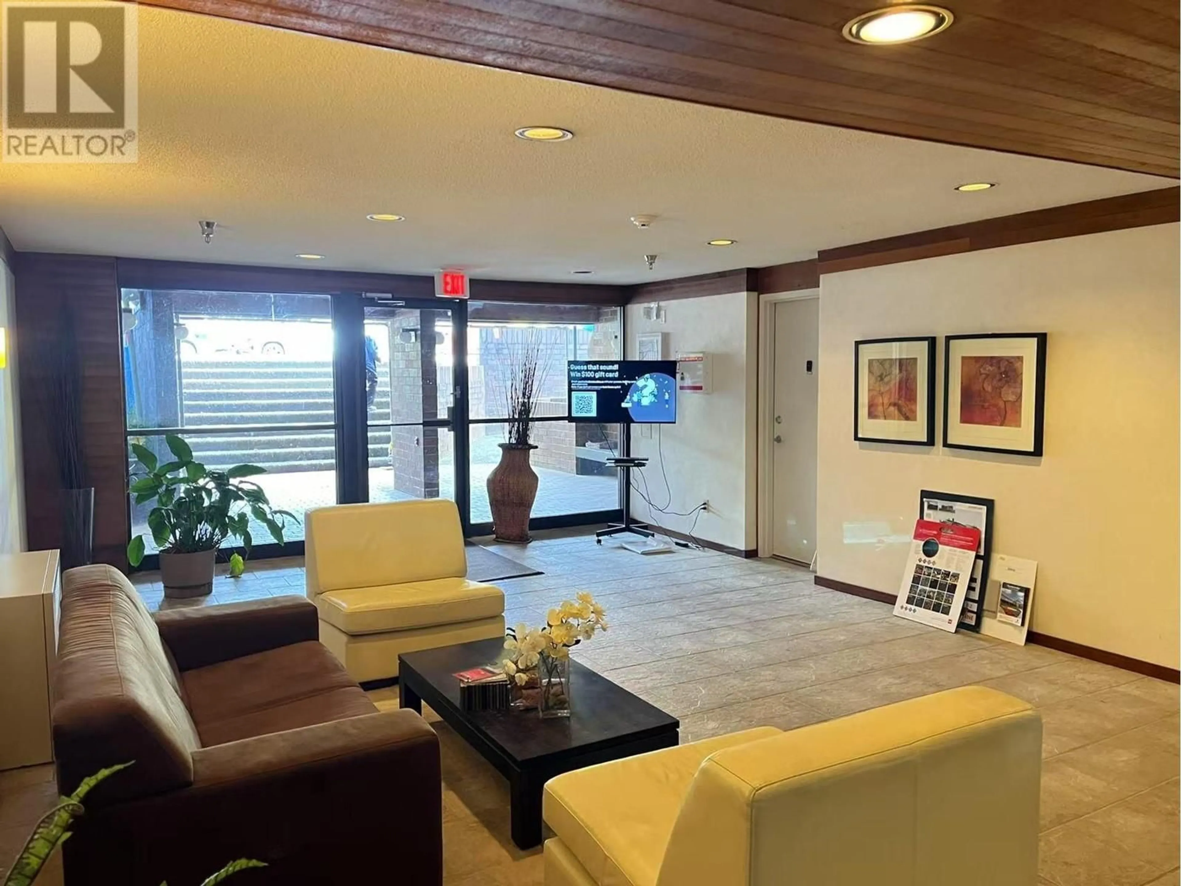 Lobby for 403 - 1340 DUCHESS AVENUE, West Vancouver British Columbia V7T1H6
