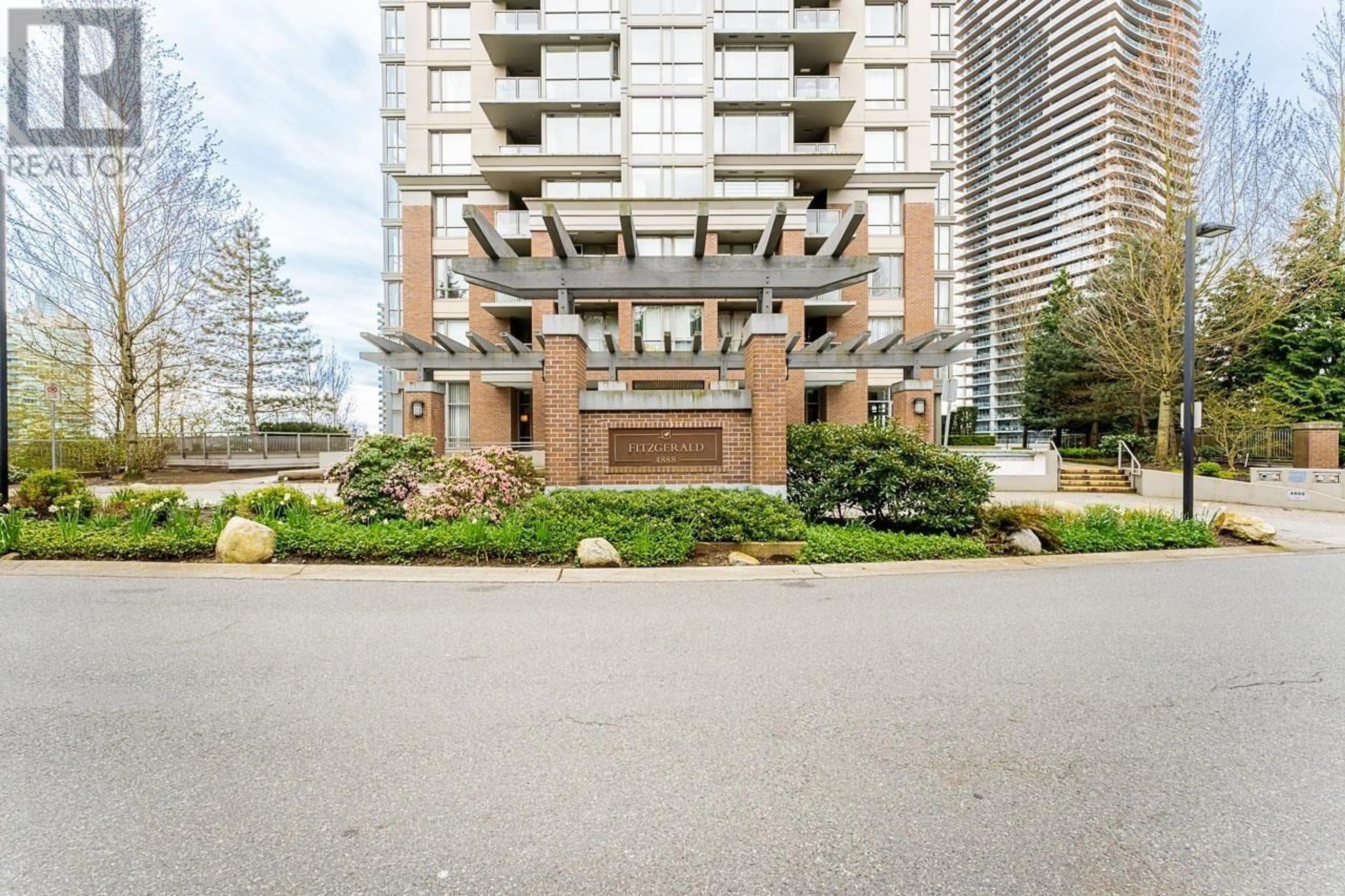 Indoor foyer for 501 - 4888 BRENTWOOD DRIVE, Burnaby British Columbia V5C0C6