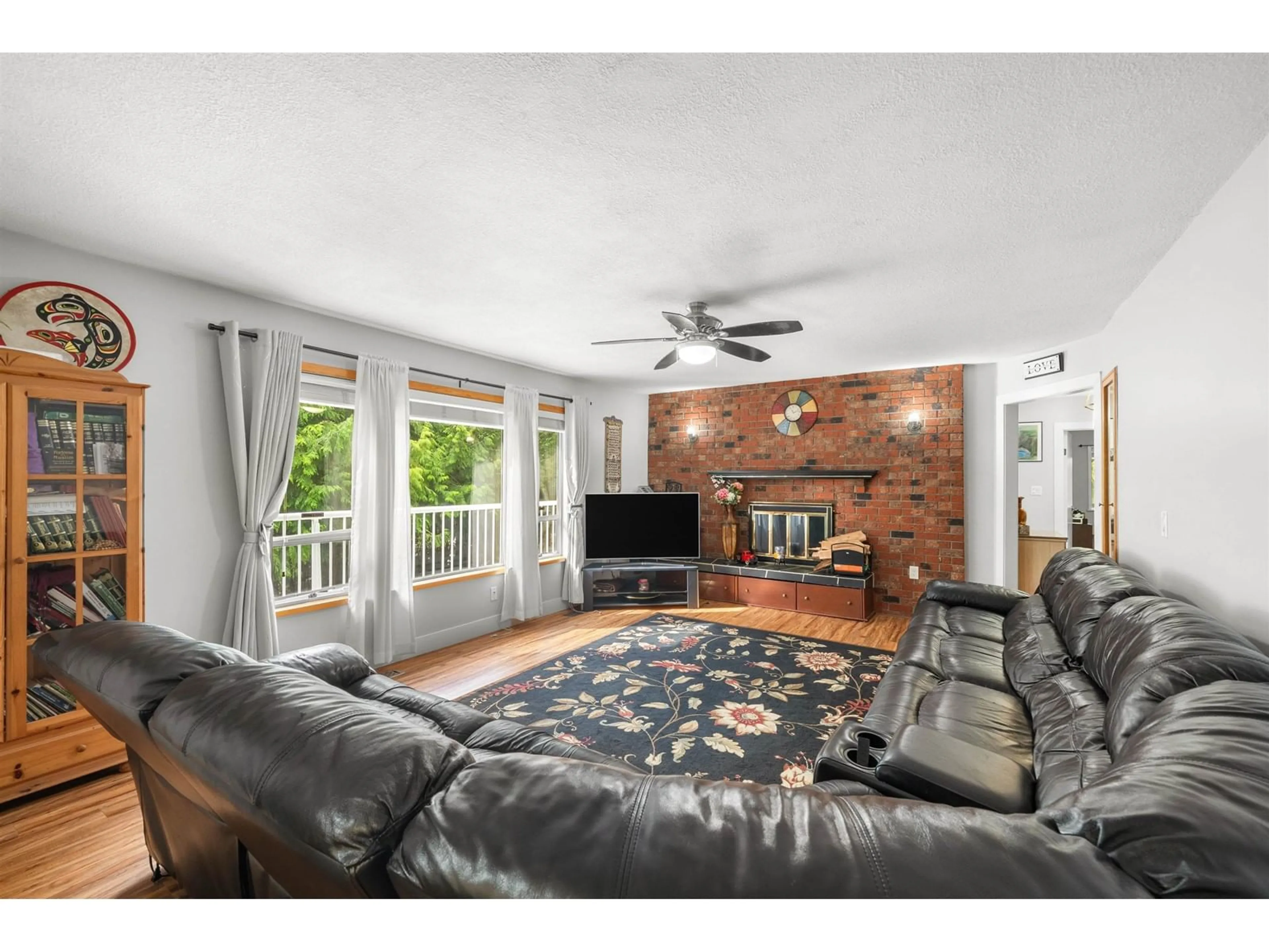 Living room with furniture, unknown for 18676 32, Surrey British Columbia V3Z1A7
