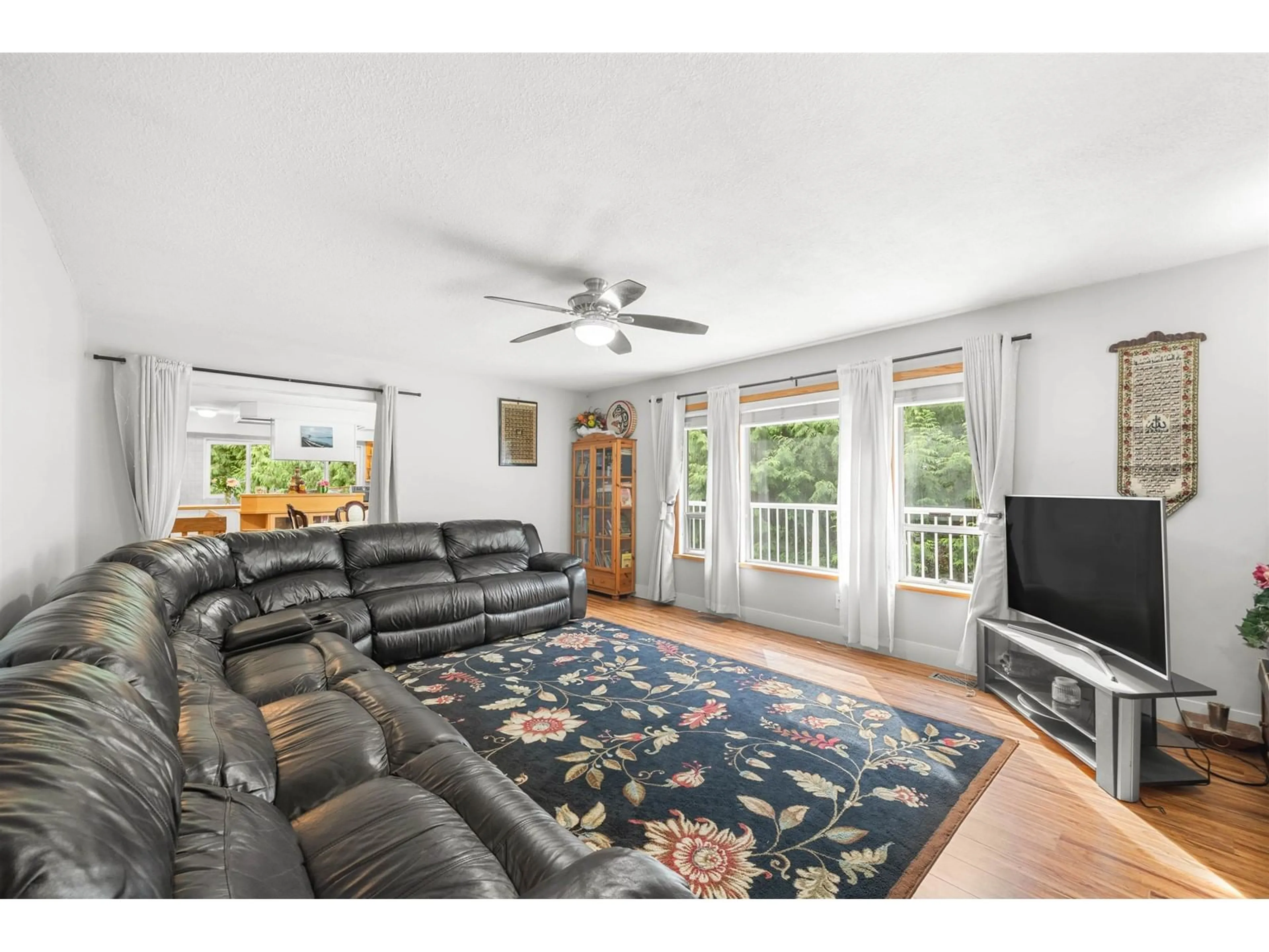 Living room with furniture, unknown for 18676 32, Surrey British Columbia V3Z1A7