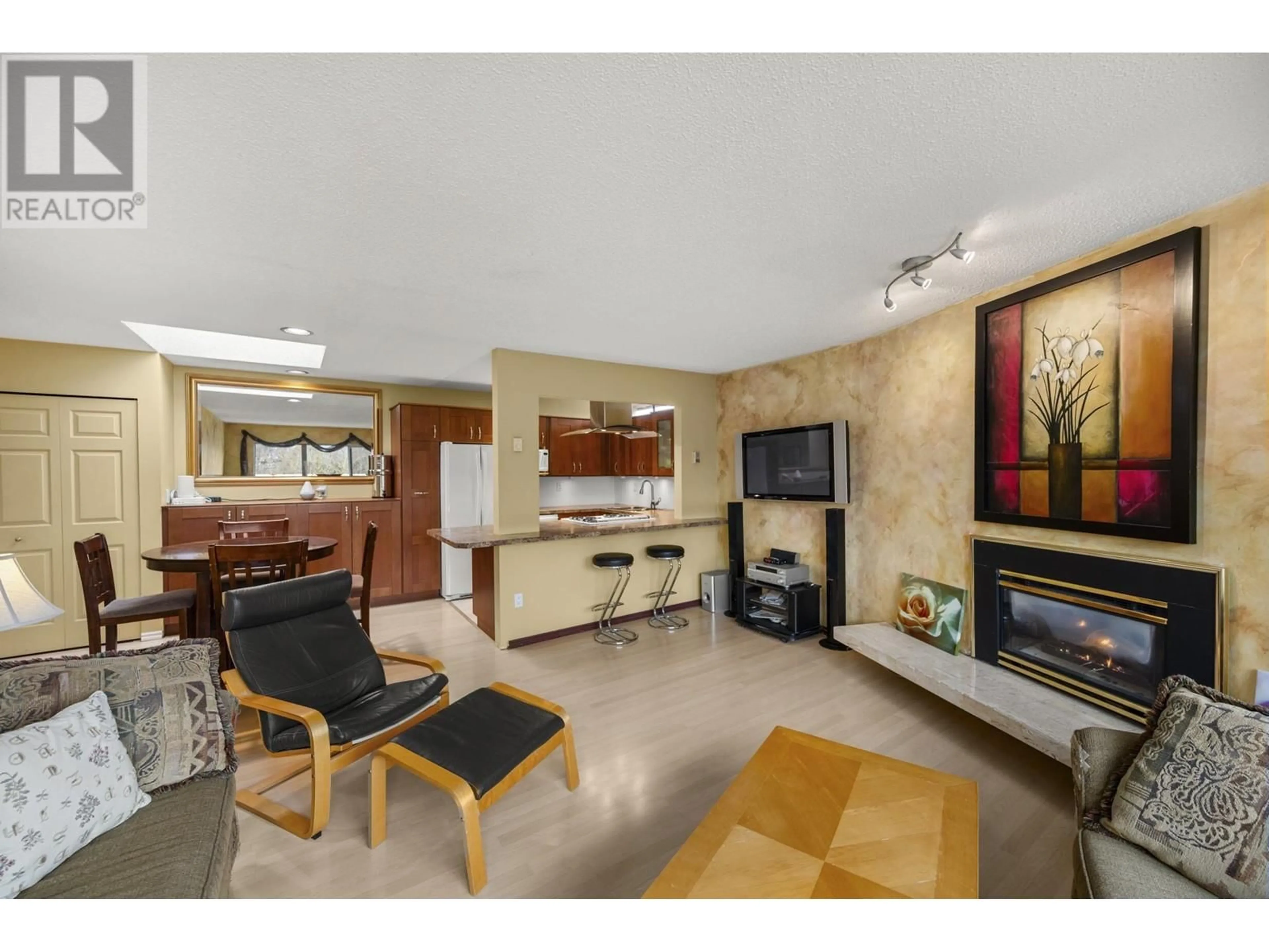 Living room with furniture, unknown for 401 - 1414 73RD AVENUE, Vancouver British Columbia V6P3E8