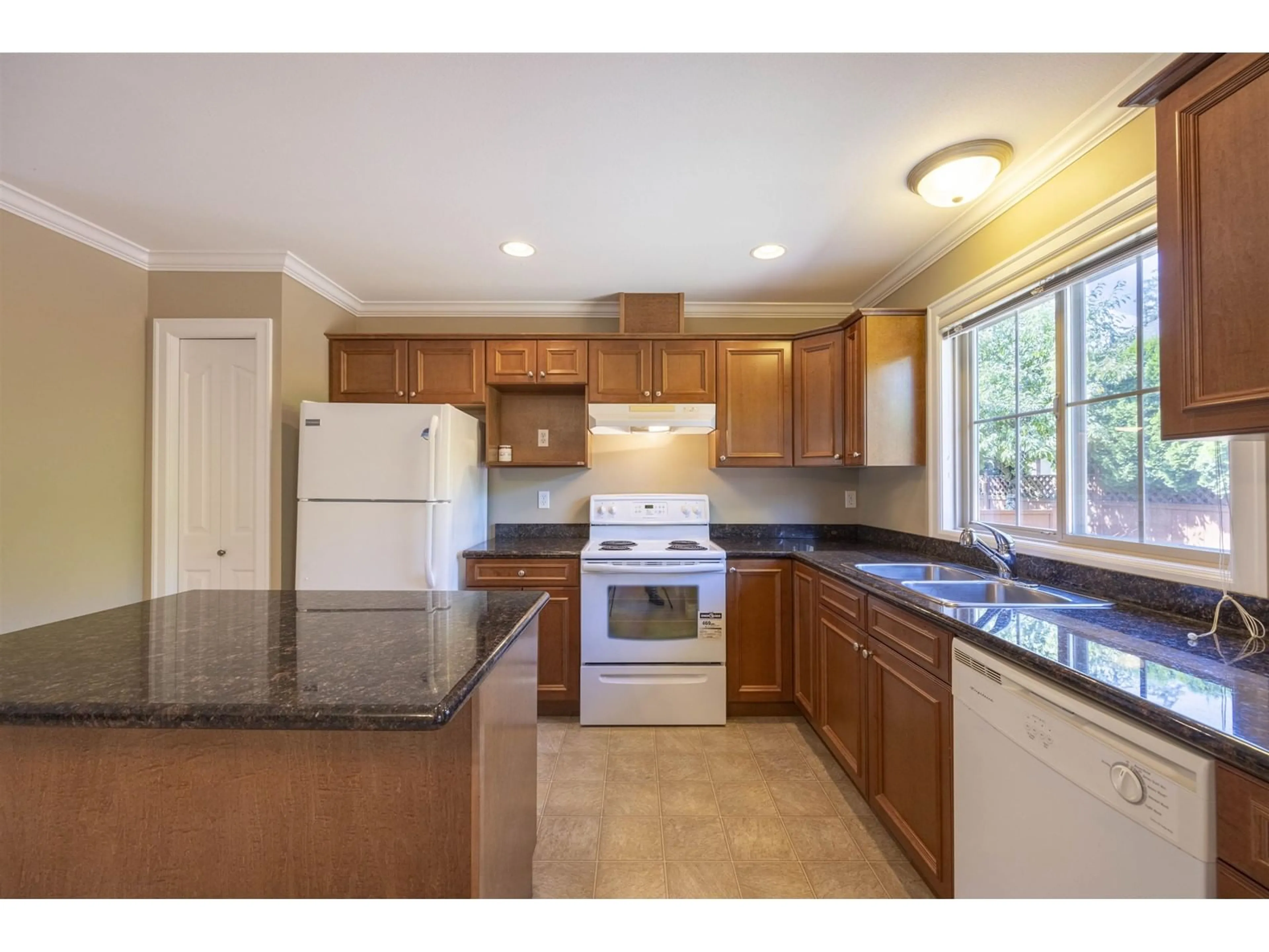 Standard kitchen, unknown for 36 - 44523 MCLAREN DRIVE, Chilliwack British Columbia V2R0C2