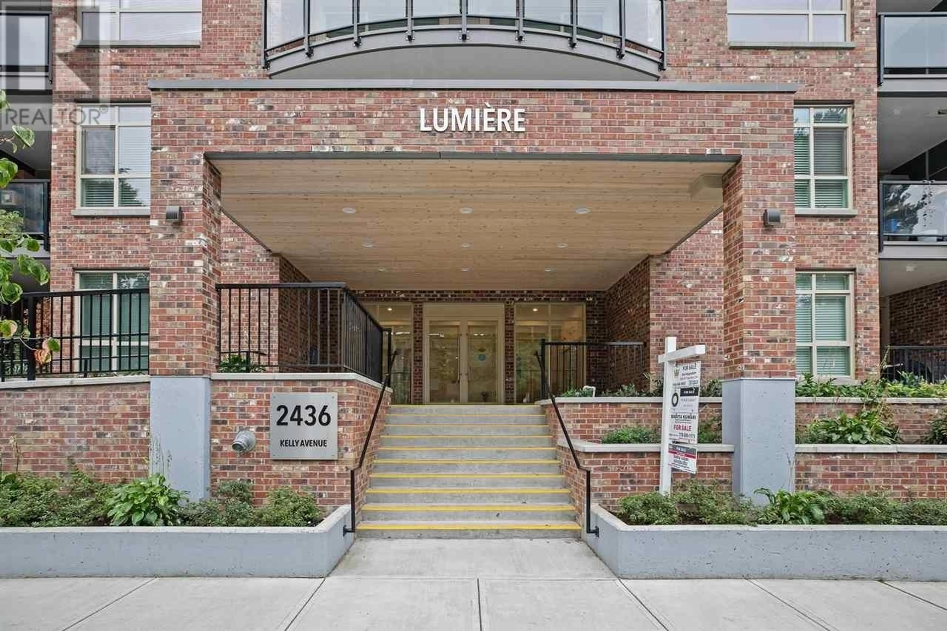 Indoor foyer for 306 - 2436 KELLY AVENUE, Port Coquitlam British Columbia V3C1Y4