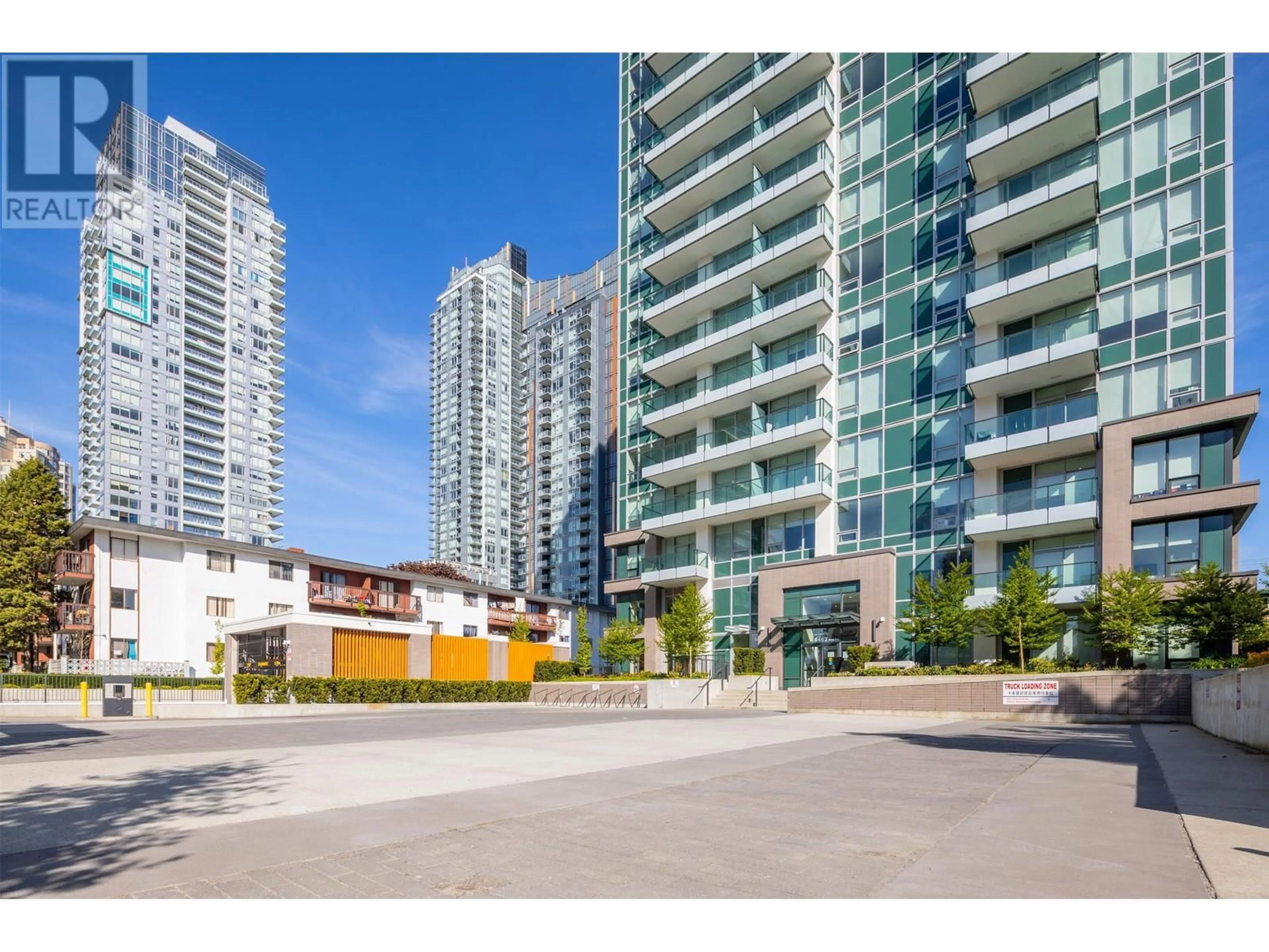Patio, street for 2404 - 6463 SILVER AVENUE, Burnaby British Columbia V5H0K4