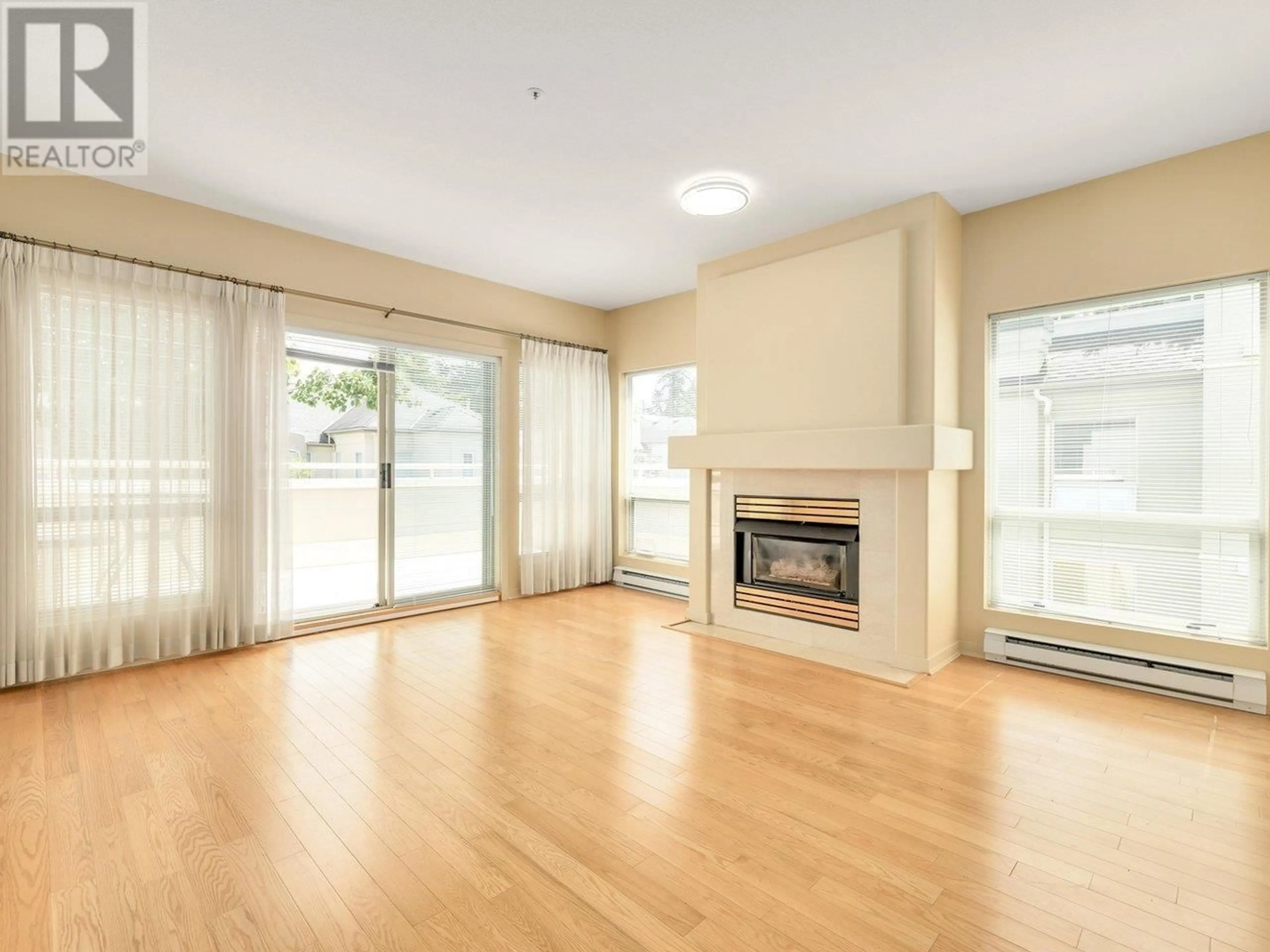 Living room with furniture, wood/laminate floor for 210N - 1100 56 STREET, Delta British Columbia V4L2N2