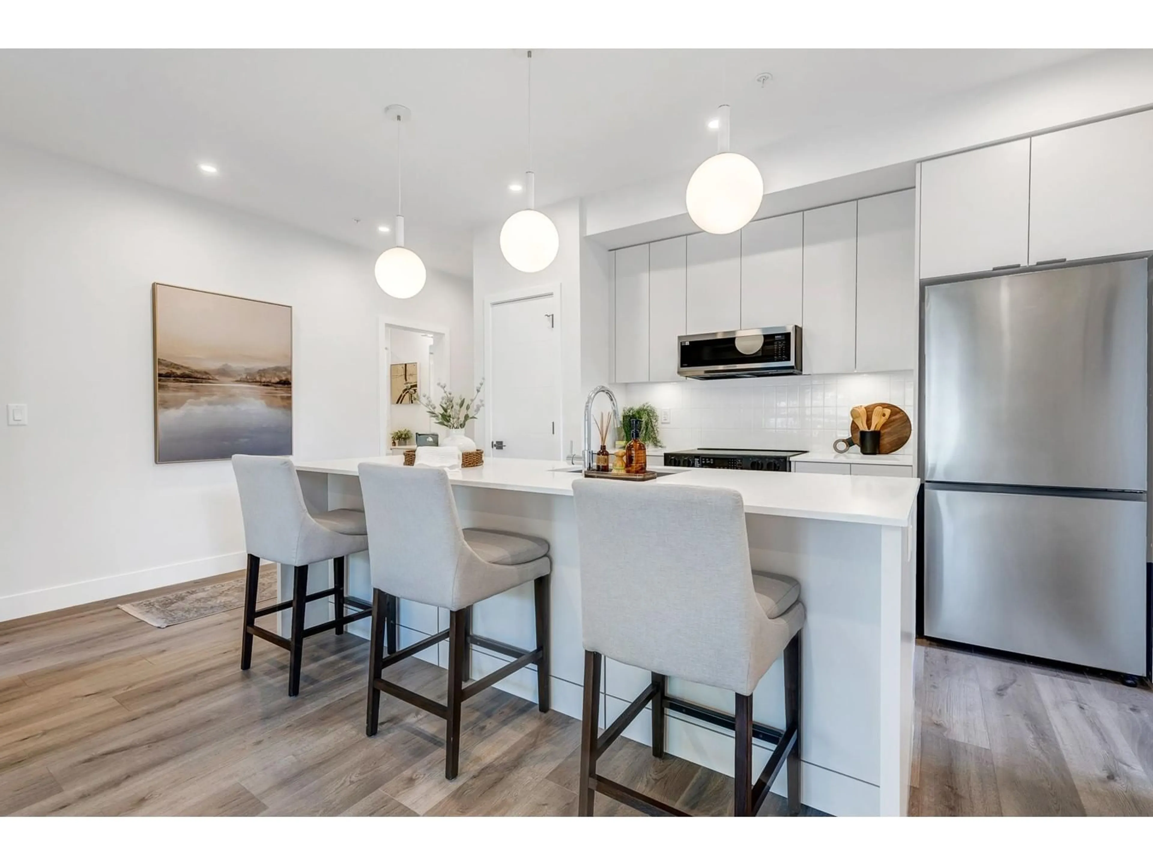 Open concept kitchen, wood/laminate floor for 405 - 45497 CAMPUS DRIVE, Chilliwack British Columbia V2R6L8