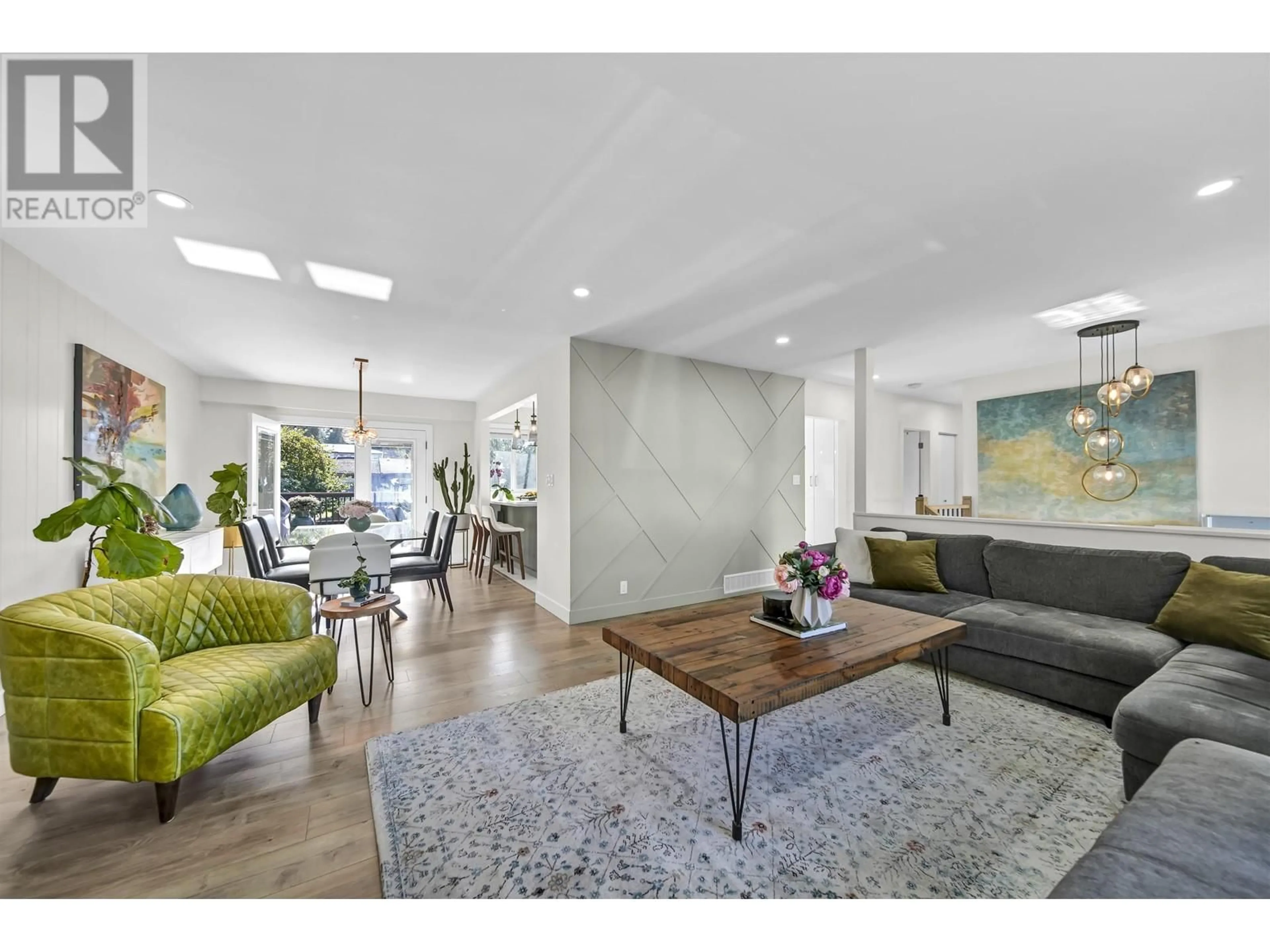 Living room with furniture, unknown for 808 RUNNYMEDE AVENUE, Coquitlam British Columbia V3J2V2