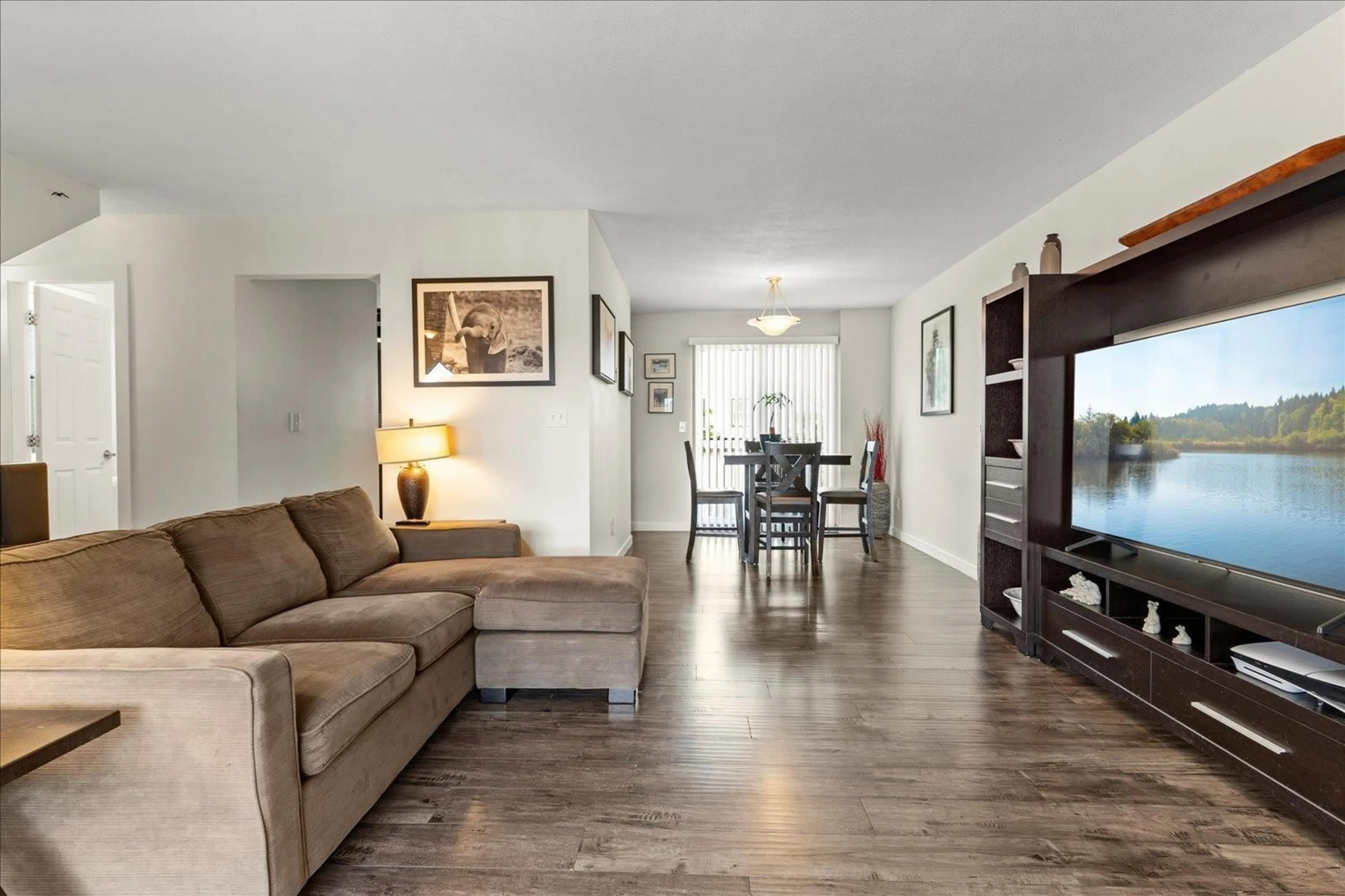 Living room with furniture, unknown for 47 - 45740 THOMAS ROAD, Chilliwack British Columbia V2R3V9