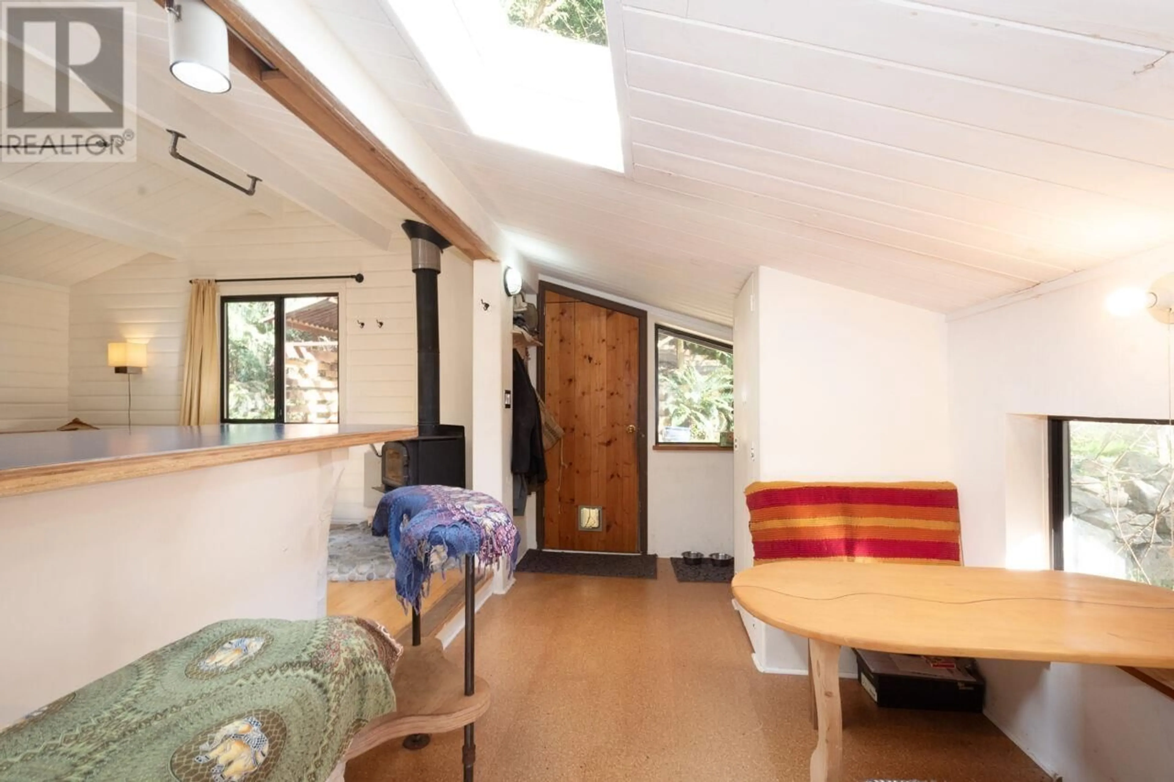 Indoor foyer for 1467 TUNSTALL BOULEVARD, Bowen Island British Columbia V0N1G2
