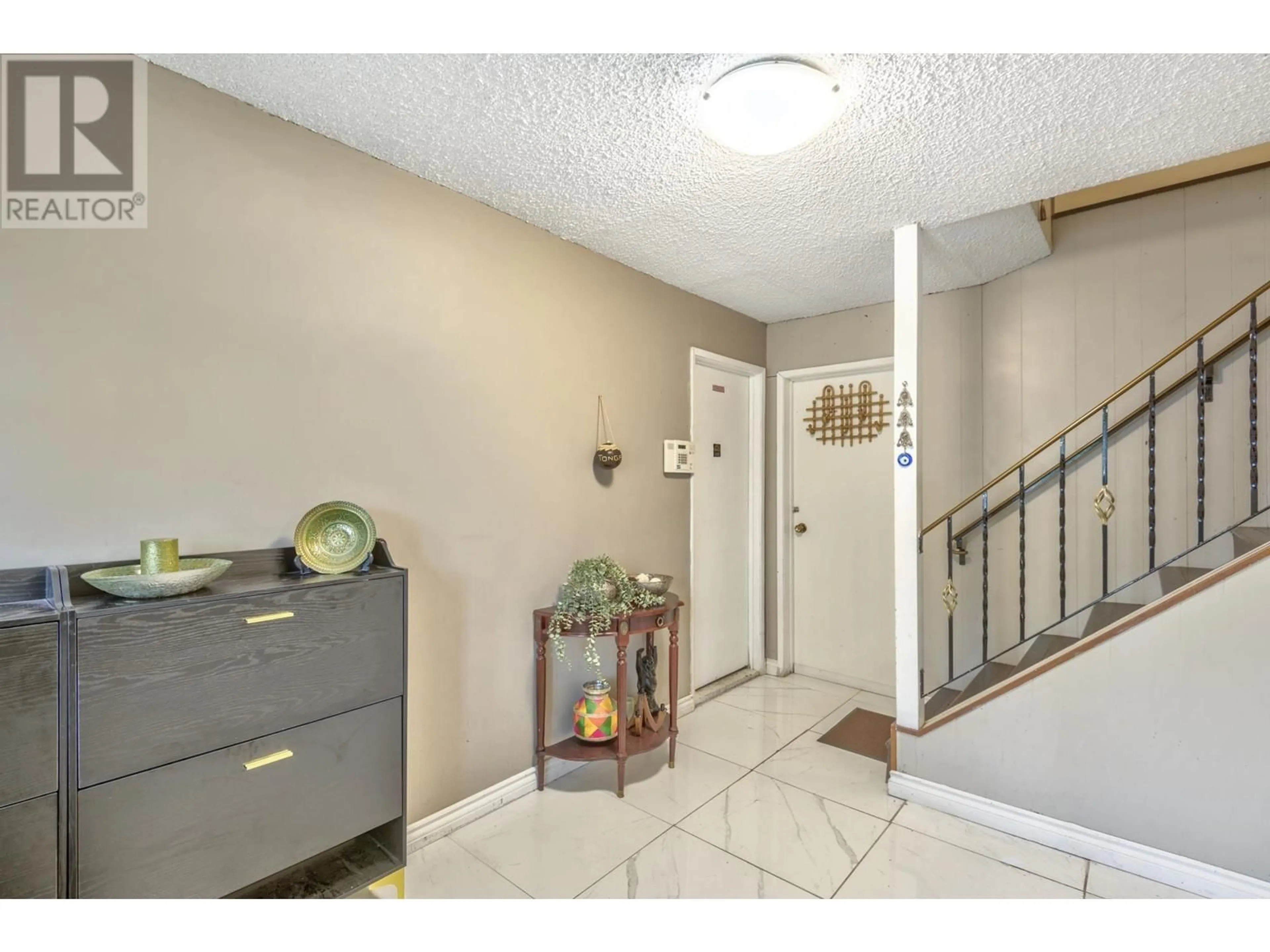 Indoor foyer for 11720 BIRD ROAD, Richmond British Columbia V6X1N9