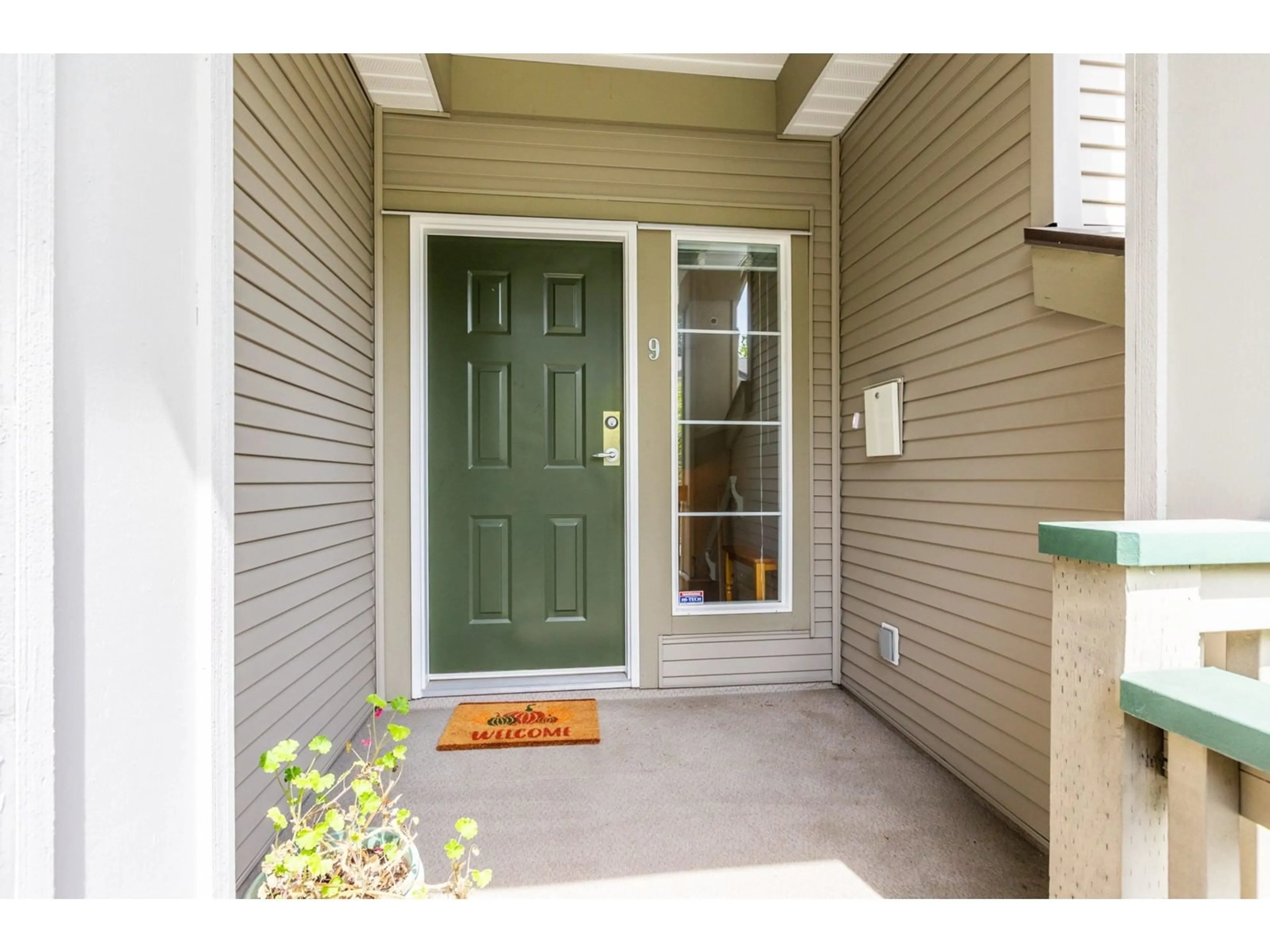 Indoor entryway for 9 - 2780 150TH, Surrey British Columbia V4P1P1
