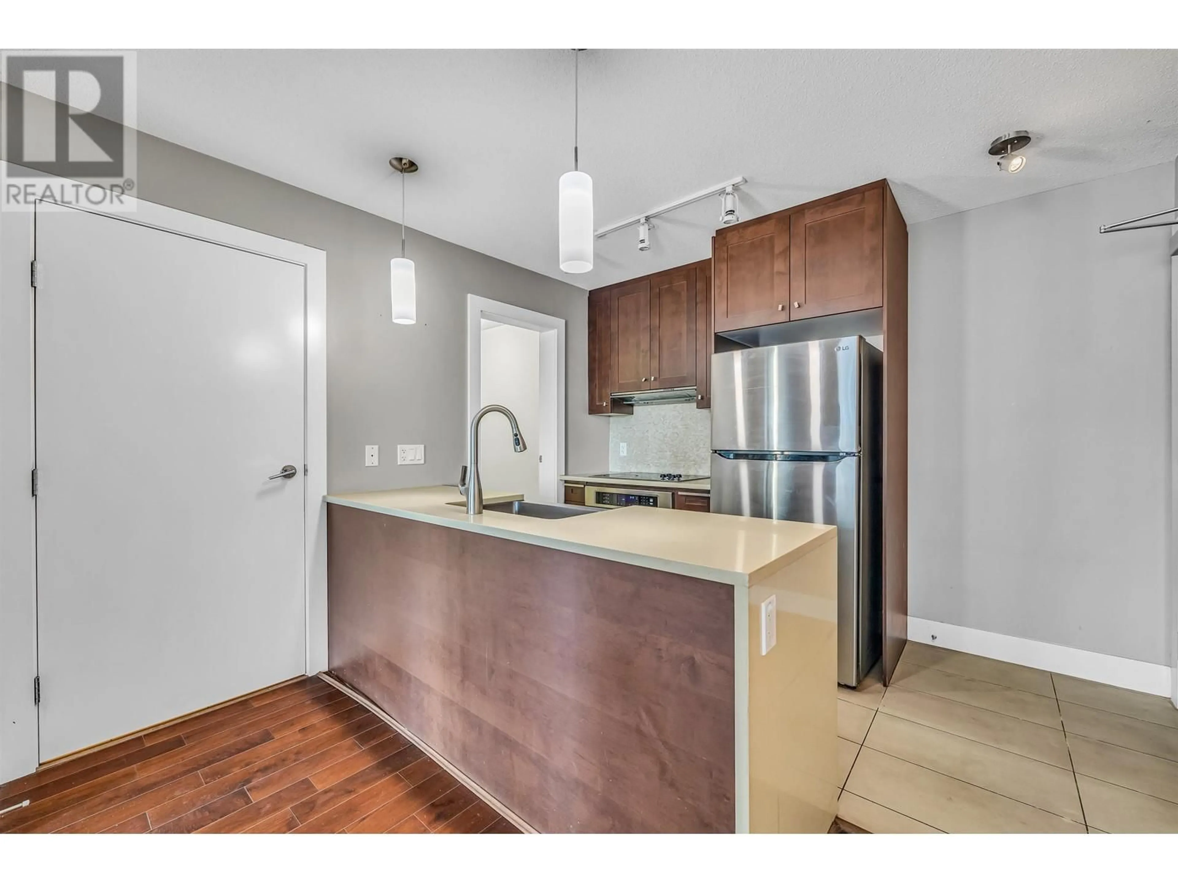 Open concept kitchen, wood/laminate floor for 1909 - 888 HOMER STREET, Vancouver British Columbia V6B0H7