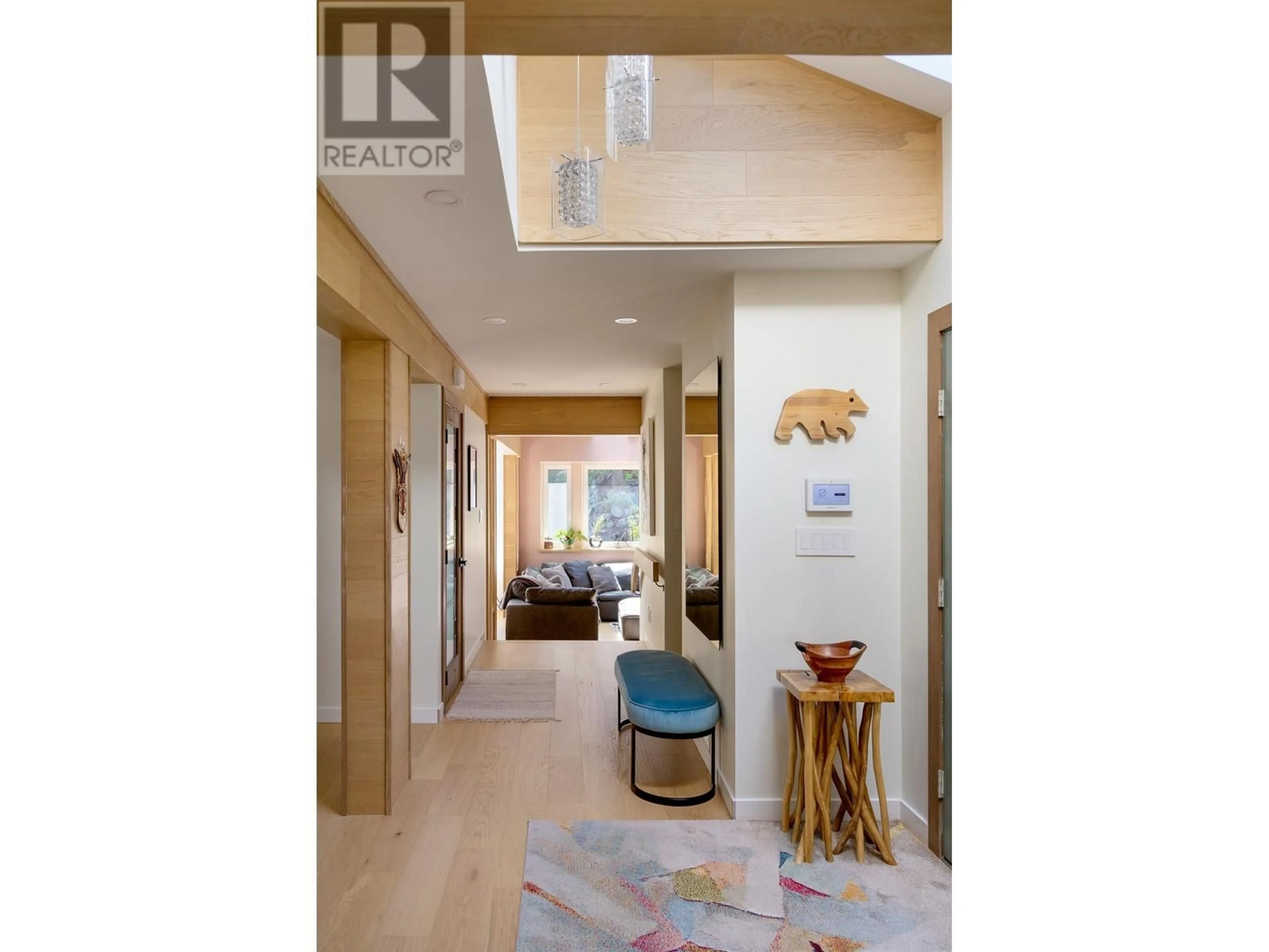 Indoor entryway for 1531 EAGLE CLIFF ROAD, Bowen Island British Columbia V0N1G1