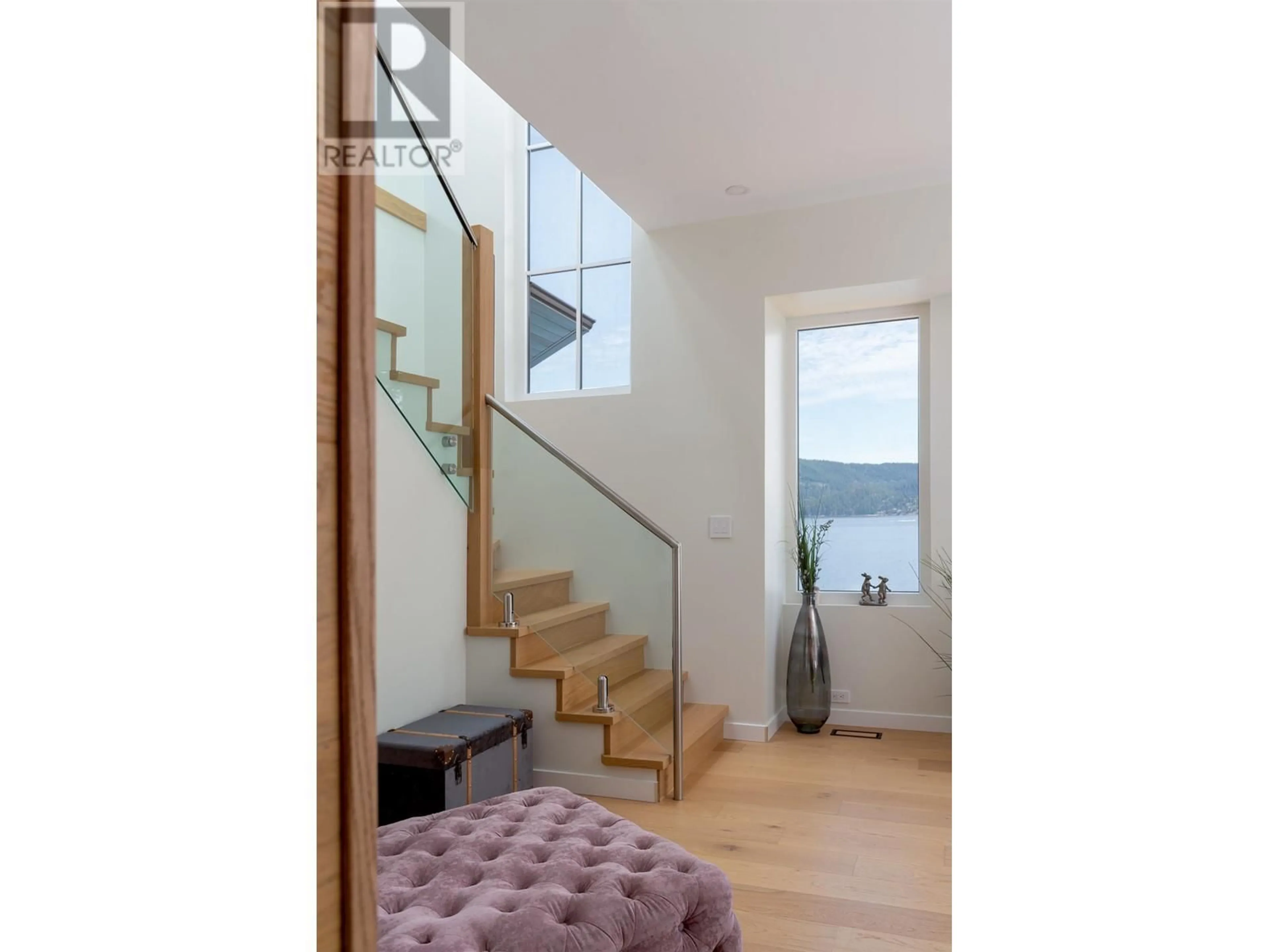 Stairs for 1531 EAGLE CLIFF ROAD, Bowen Island British Columbia V0N1G1