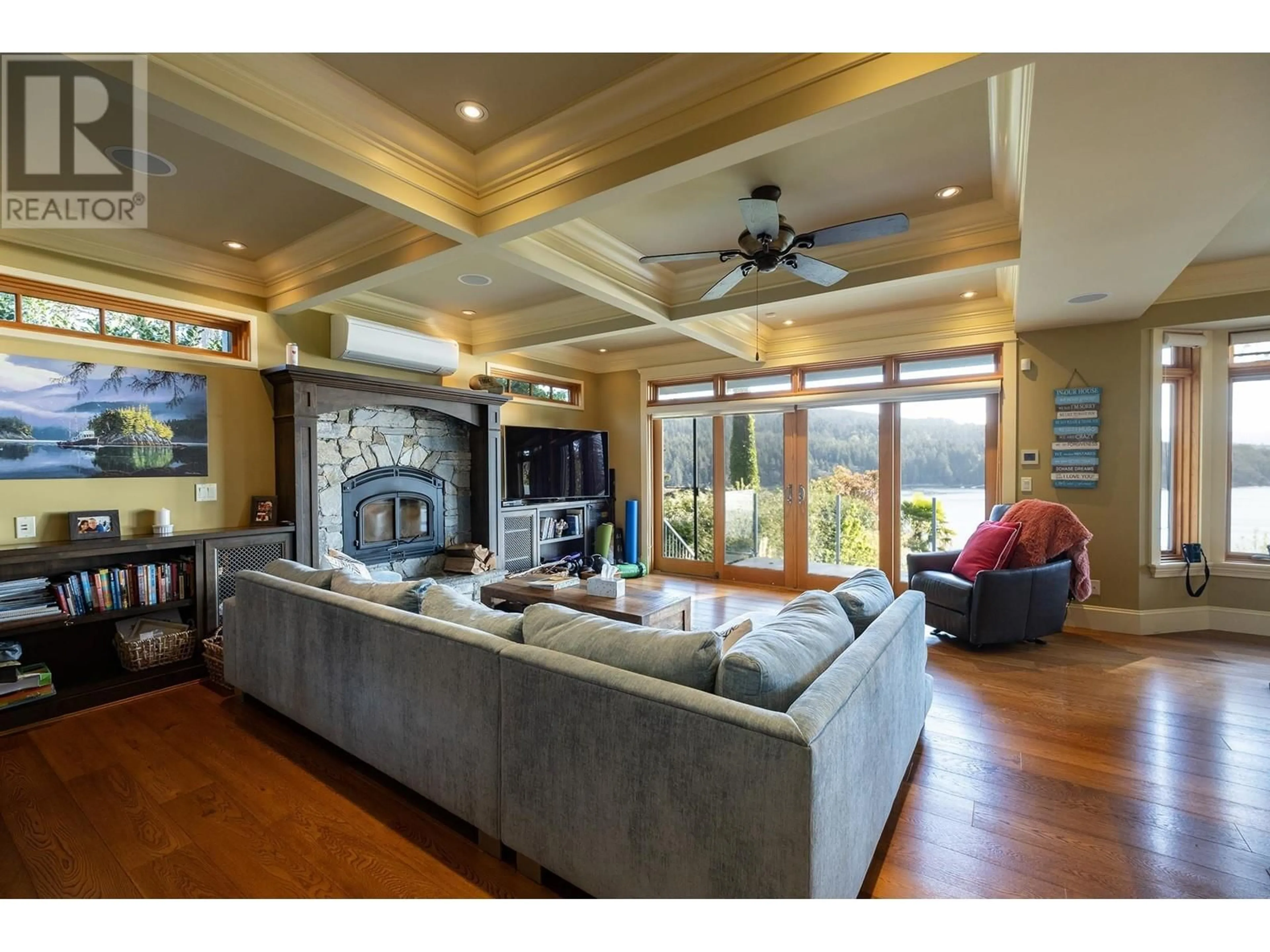 Living room with furniture, unknown for 7626 EUREKA AVENUE, Halfmoon Bay British Columbia V7Z1A1