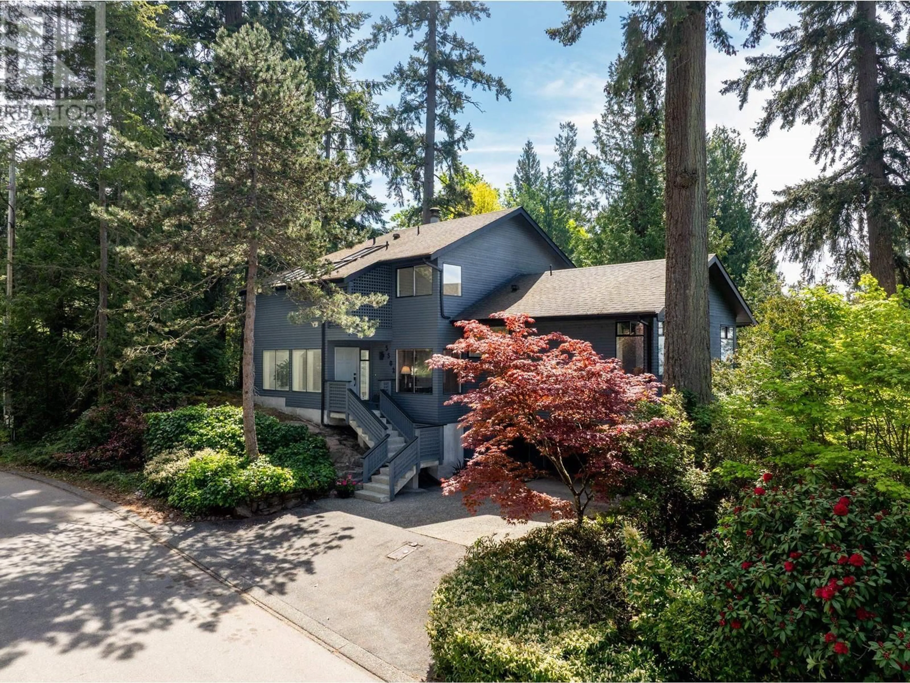 Home with vinyl exterior material, street for 5502 PARTHENON PLACE, West Vancouver British Columbia V7W2V7