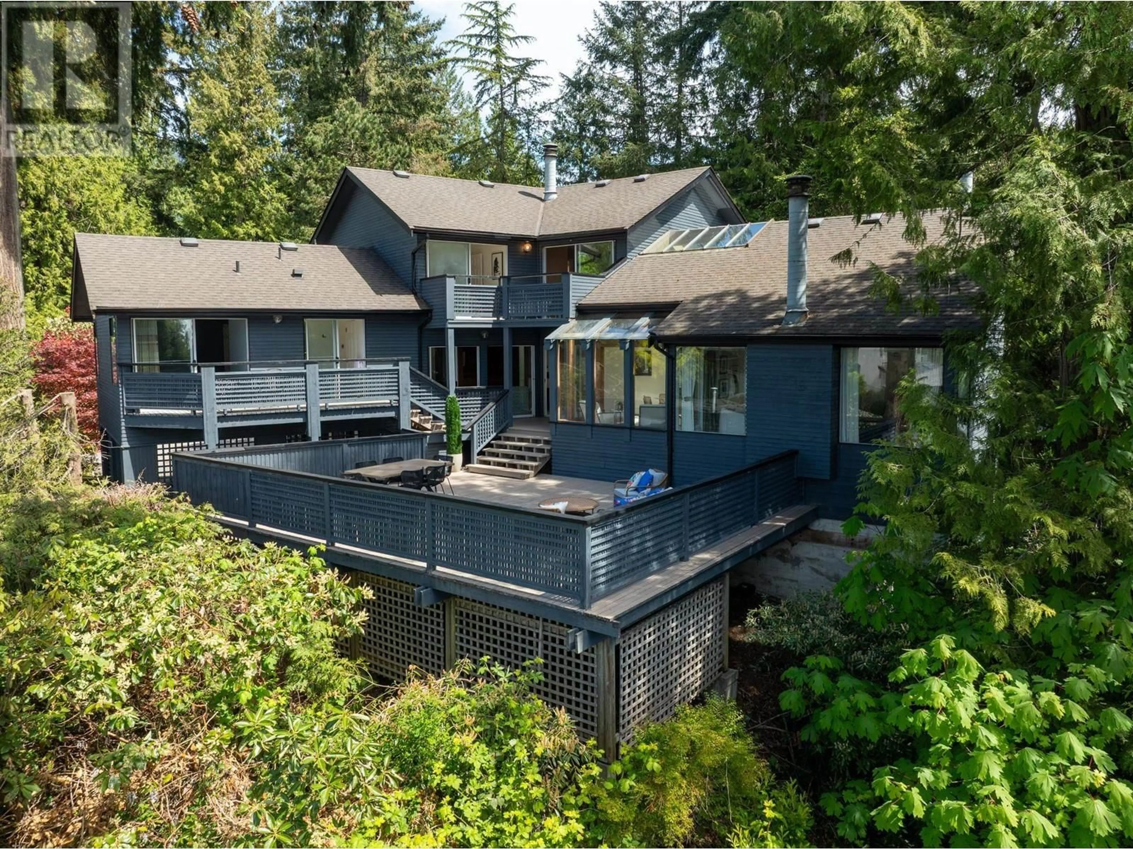 A pic from outside/outdoor area/front of a property/back of a property/a pic from drone, unknown for 5502 PARTHENON PLACE, West Vancouver British Columbia V7W2V7