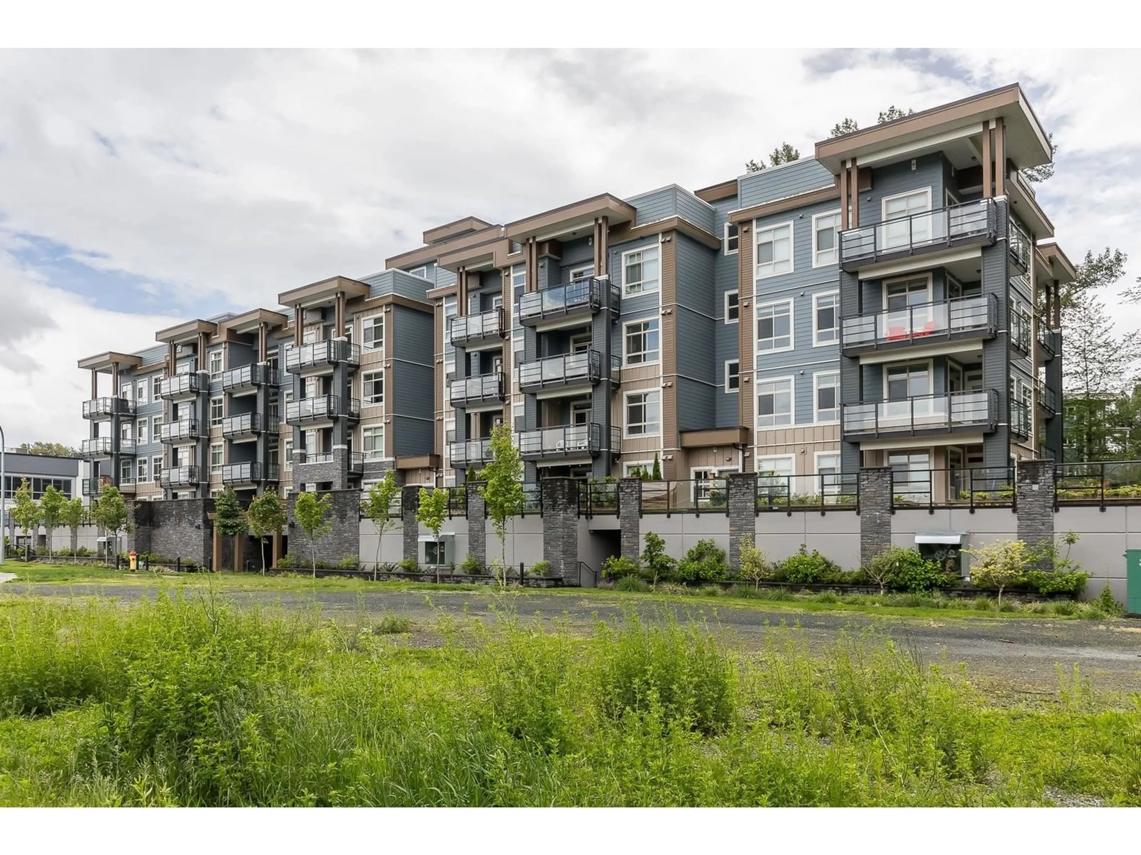 A pic from outside/outdoor area/front of a property/back of a property/a pic from drone, unknown for 414 - 45562 AIRPORT ROAD, Chilliwack British Columbia V2P0J8