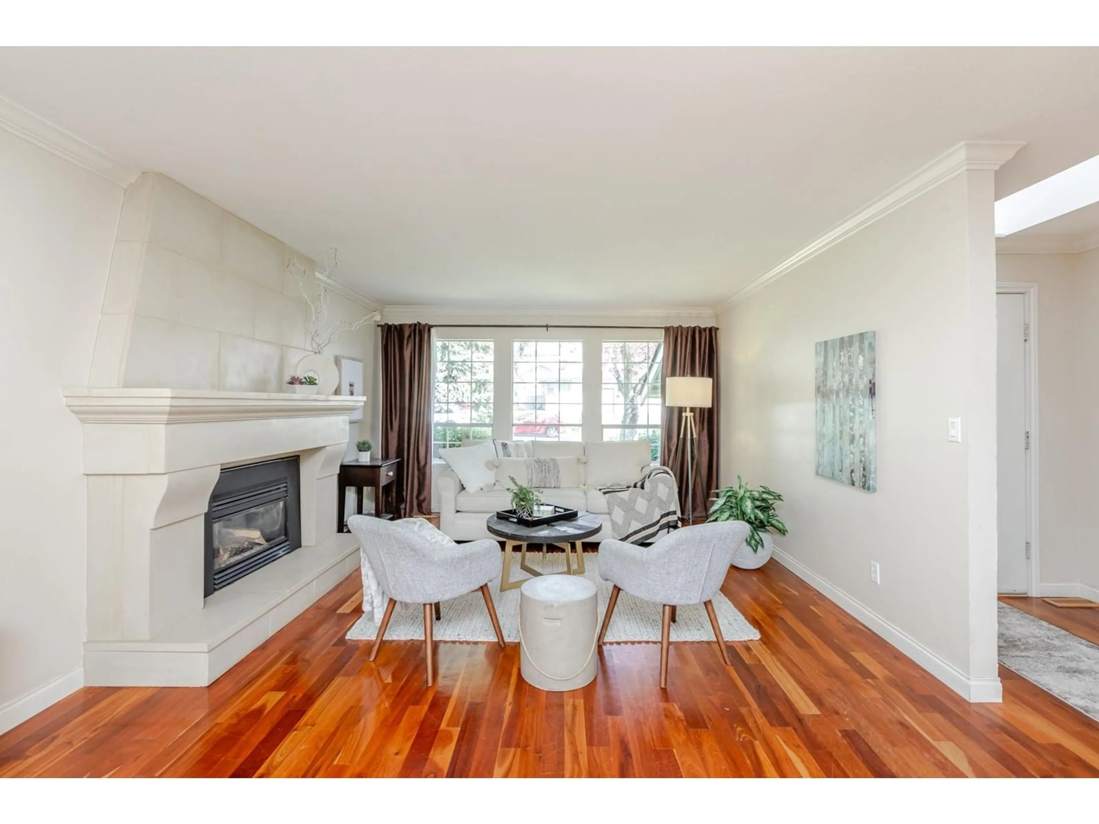 Living room with furniture, wood/laminate floor for 1015 163, Surrey British Columbia V4A8C9