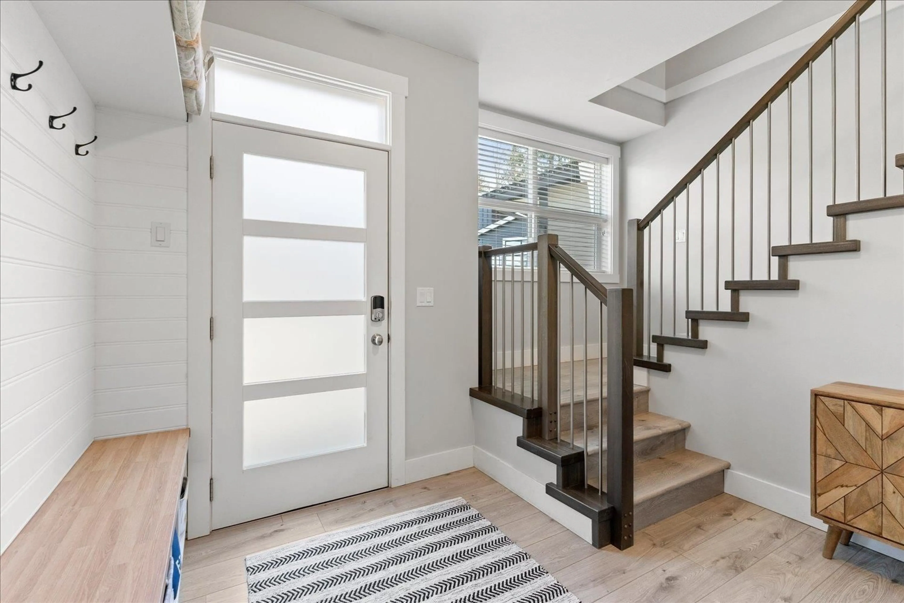 Indoor entryway for 3 - 46504 VALLEYVIEW ROAD, Chilliwack British Columbia V2R5M8