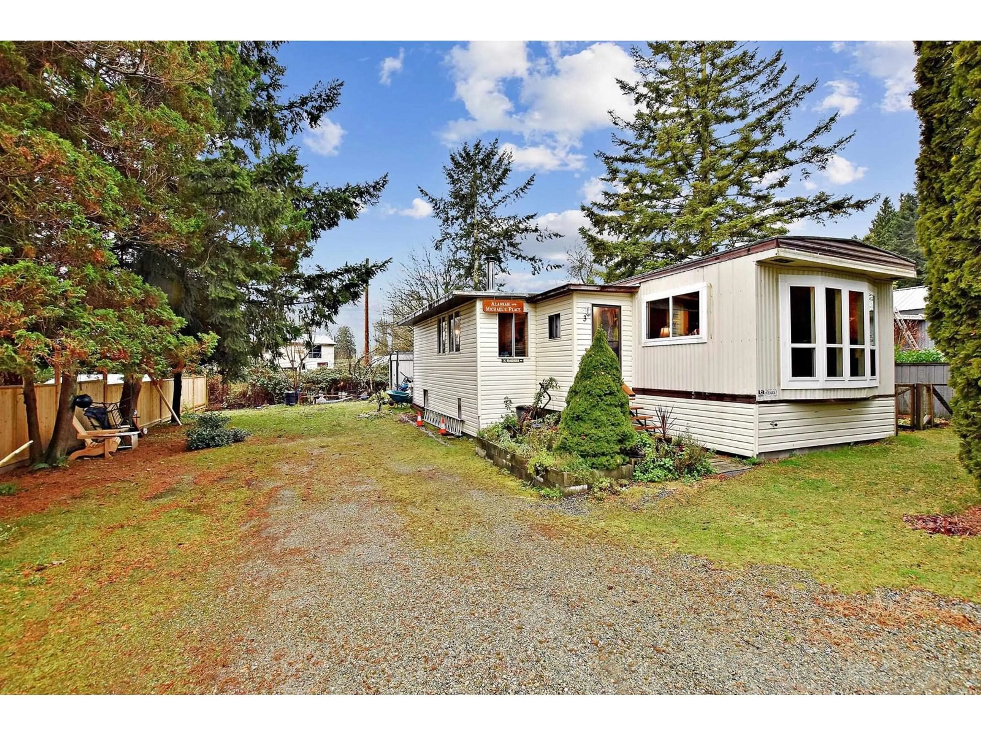 A pic from outside/outdoor area/front of a property/back of a property/a pic from drone, street for 3 - 41711 TAYLOR, Mission British Columbia V0M1G0