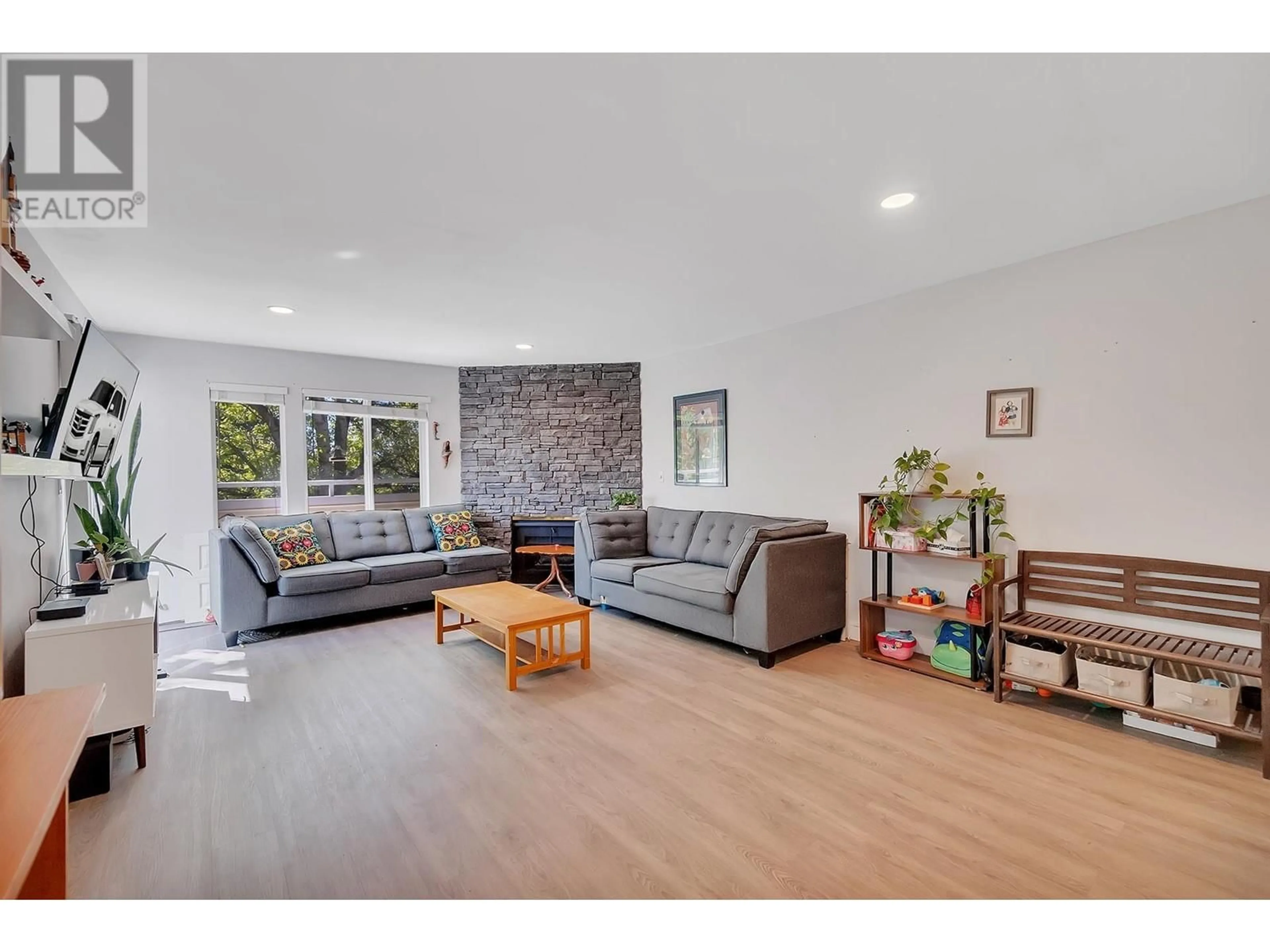 Living room with furniture, unknown for 22 - 5661 LADNER TRUNK ROAD, Ladner British Columbia V4K1X3