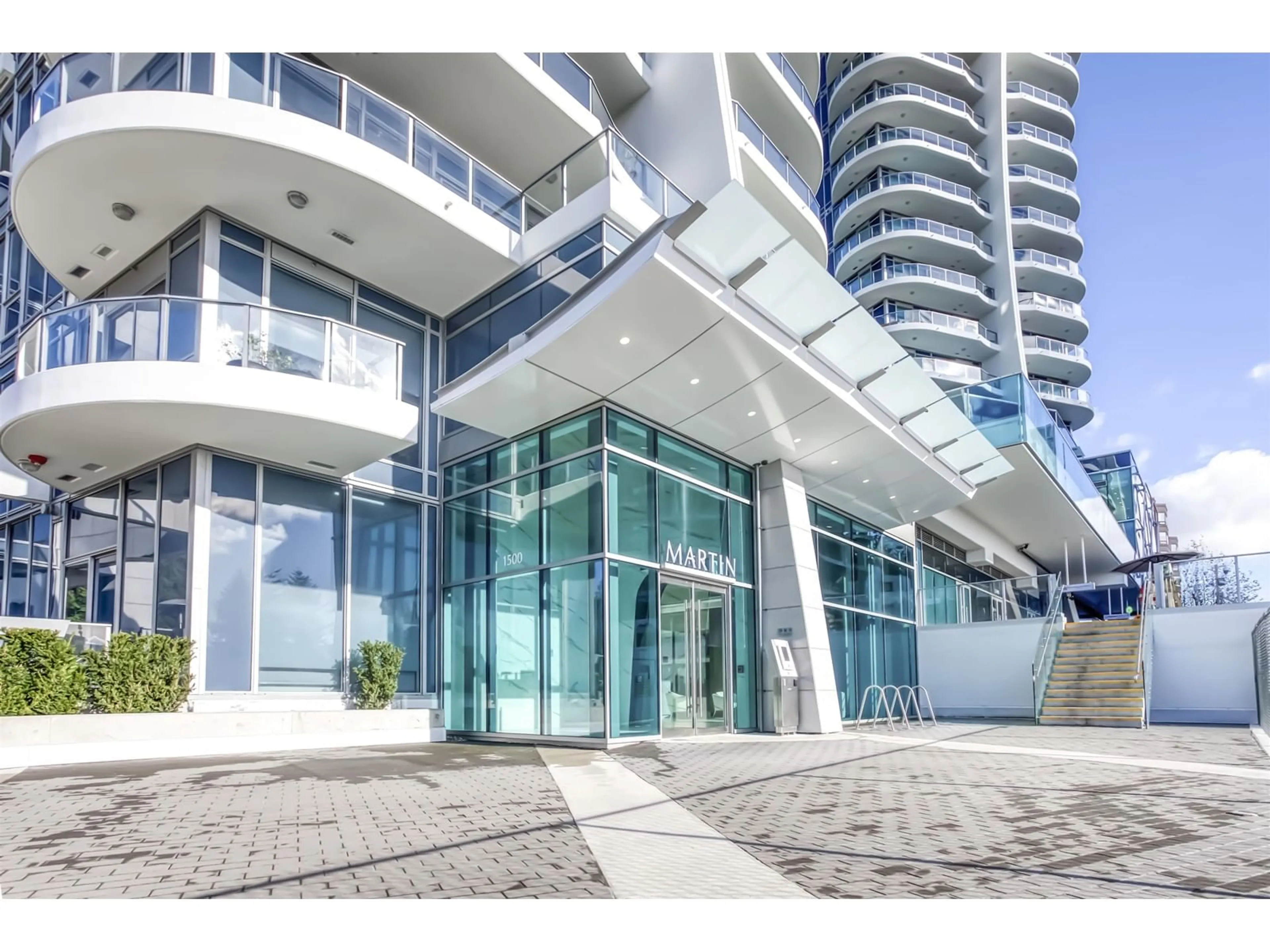 Indoor foyer for 1902 - 1500 MARTIN, White Rock British Columbia V4B0C2