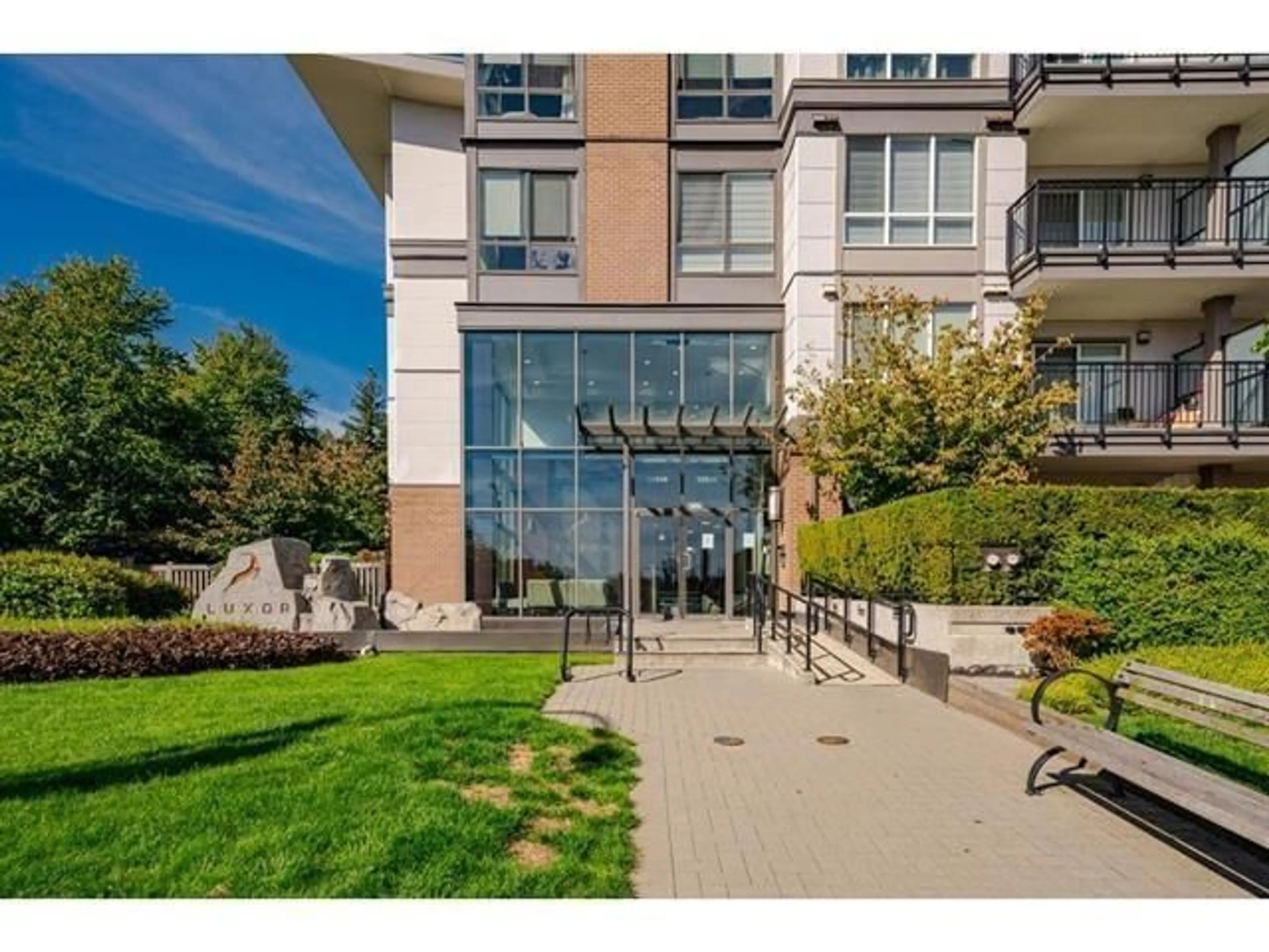 Indoor foyer for 304 - 12039 64, Surrey British Columbia V3W0R7